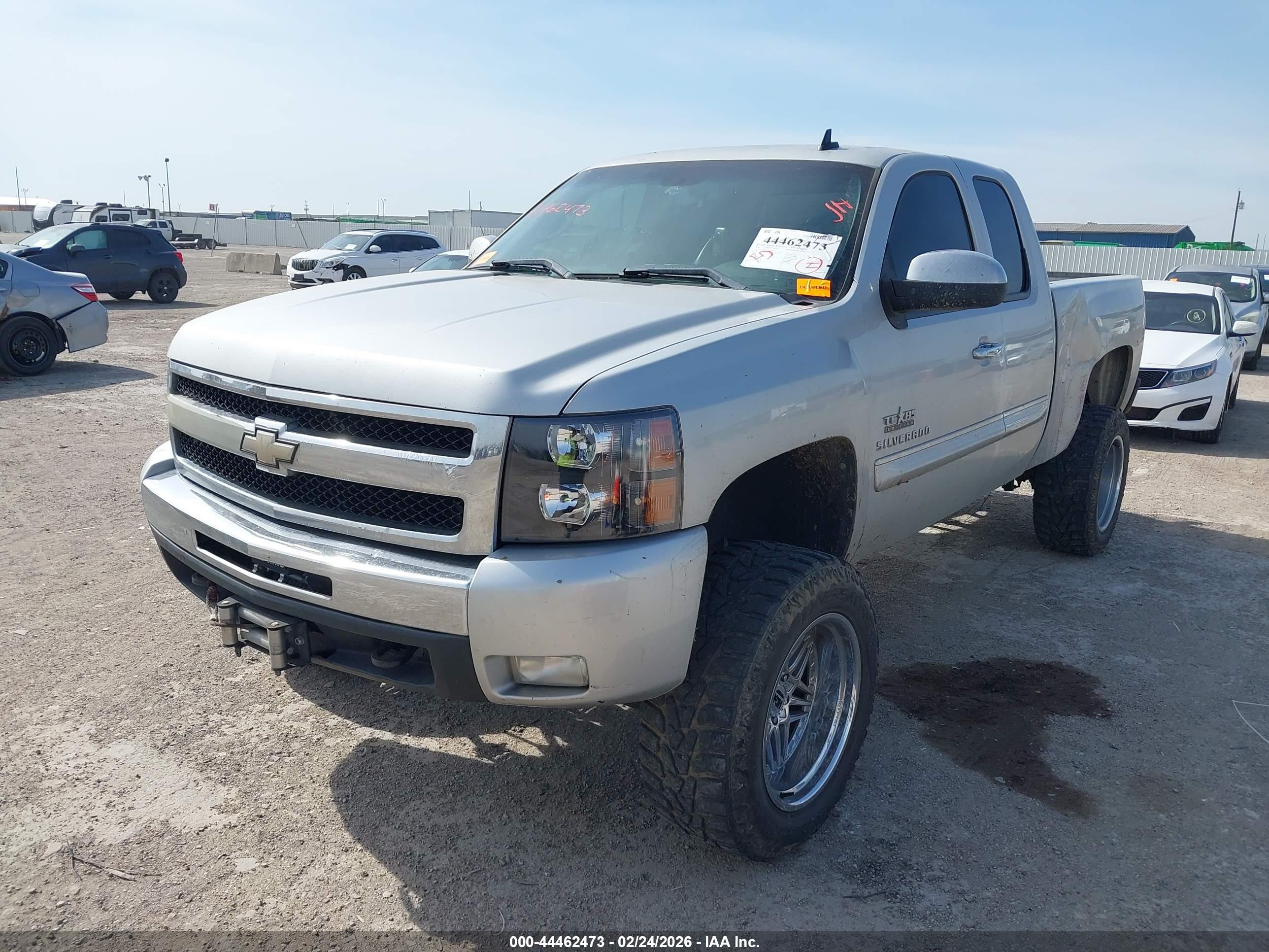 CHEVROLET SILVERADO image 2