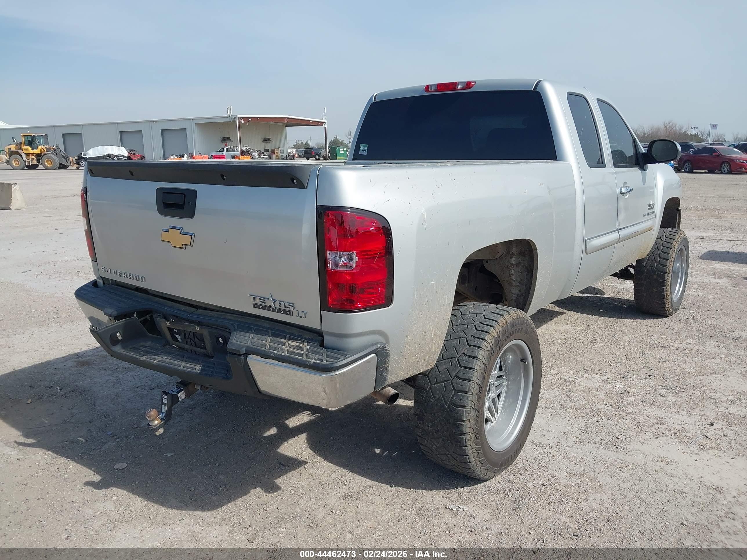 CHEVROLET SILVERADO image 4