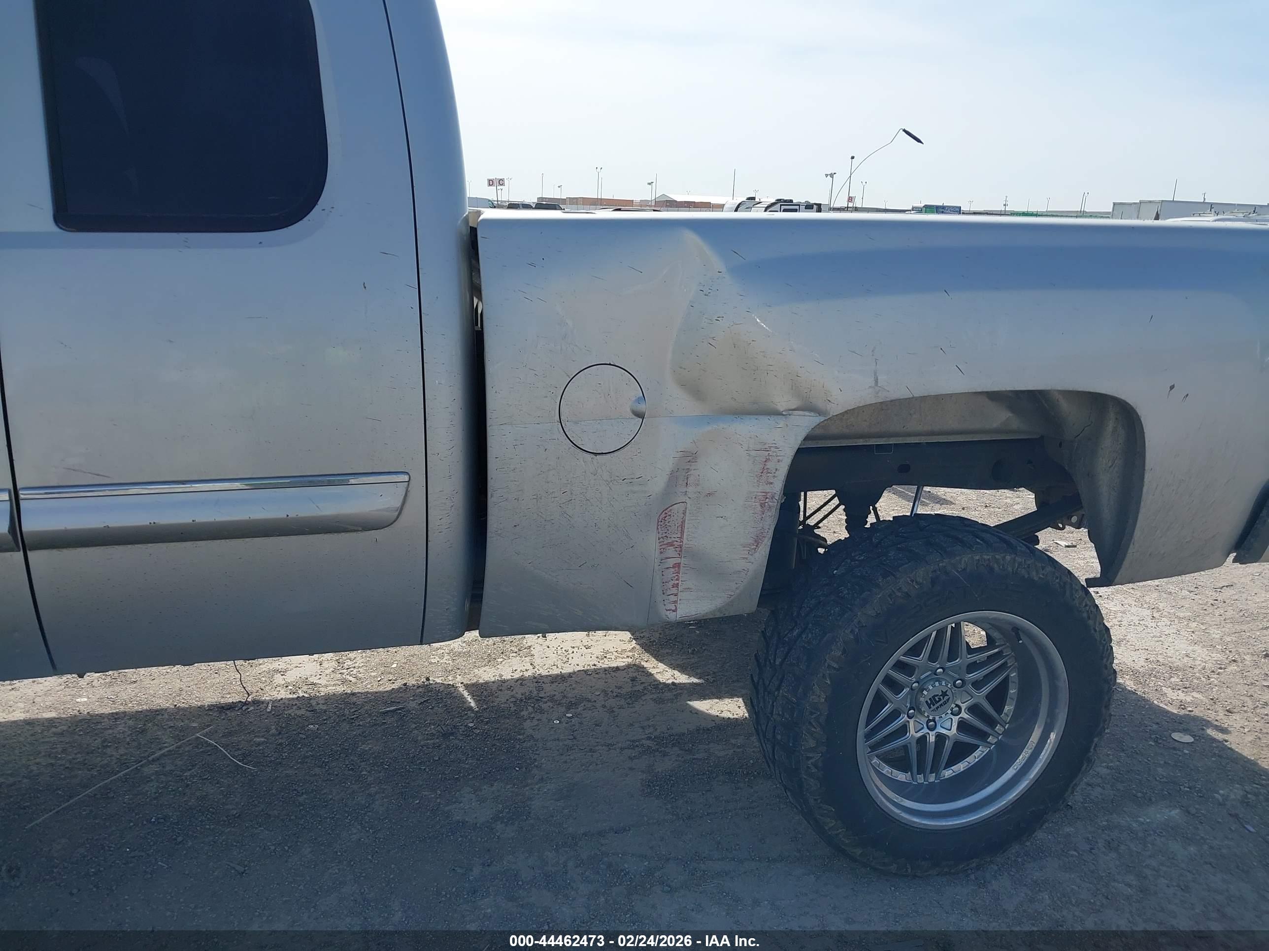 CHEVROLET SILVERADO image 6