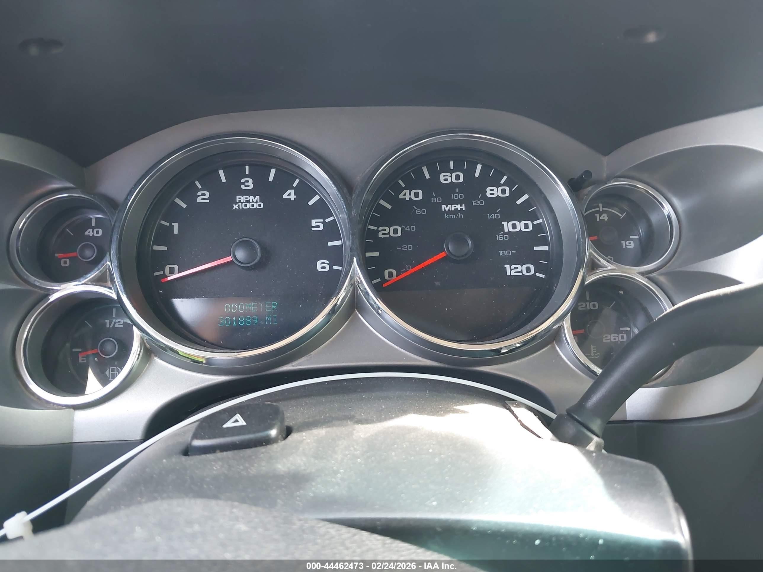 CHEVROLET SILVERADO image 7
