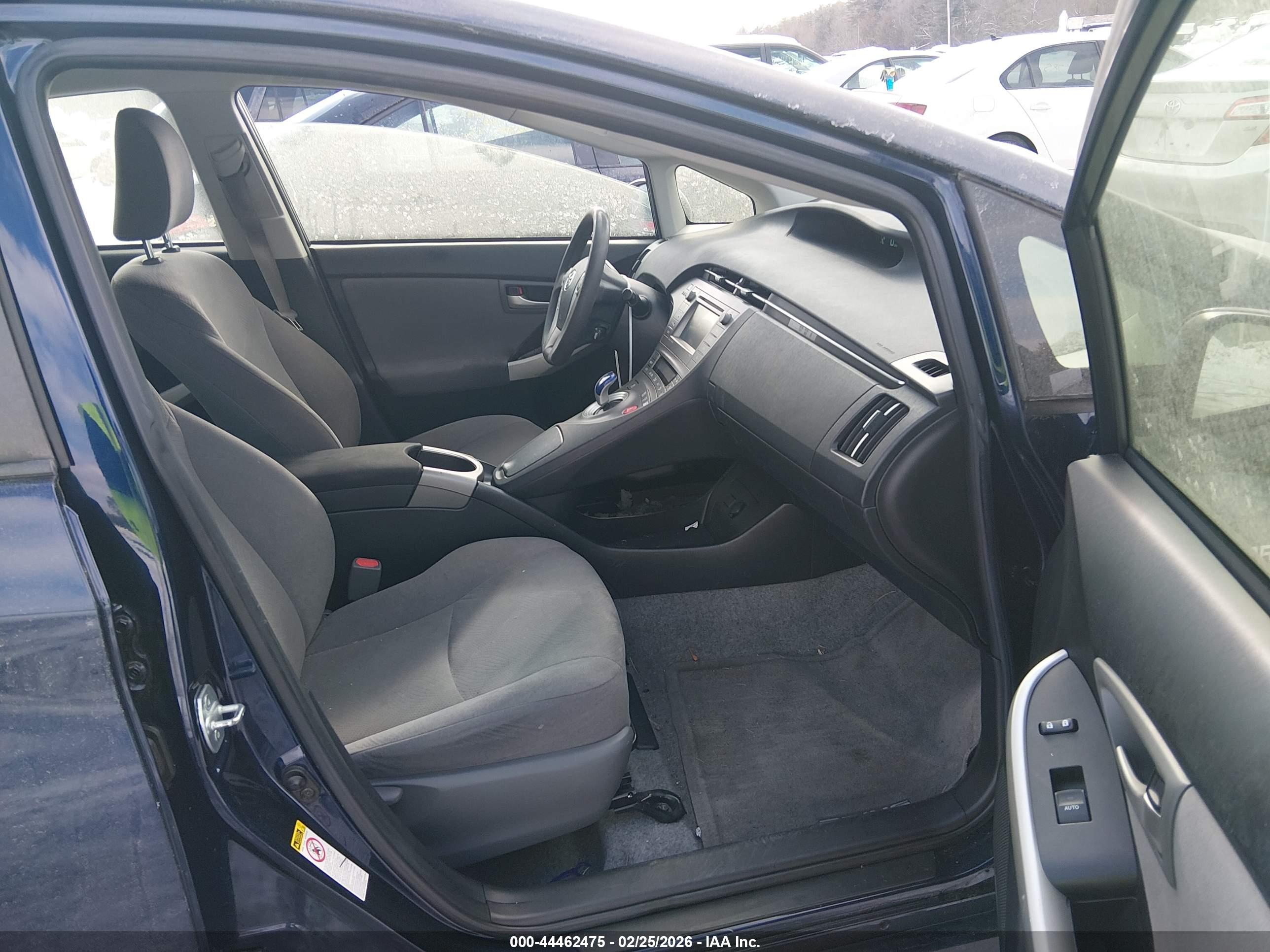 TOYOTA PRIUS image 5