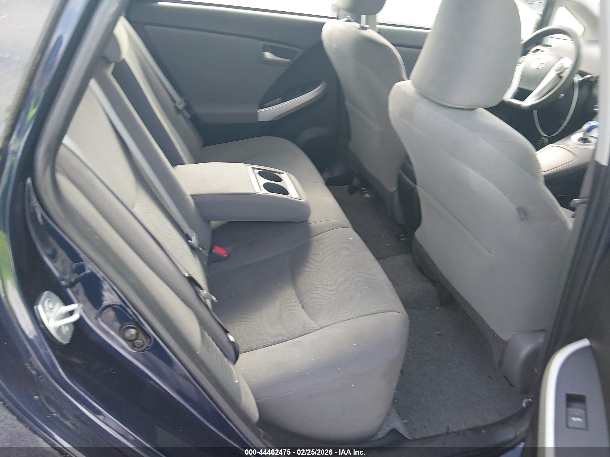 TOYOTA PRIUS image 8