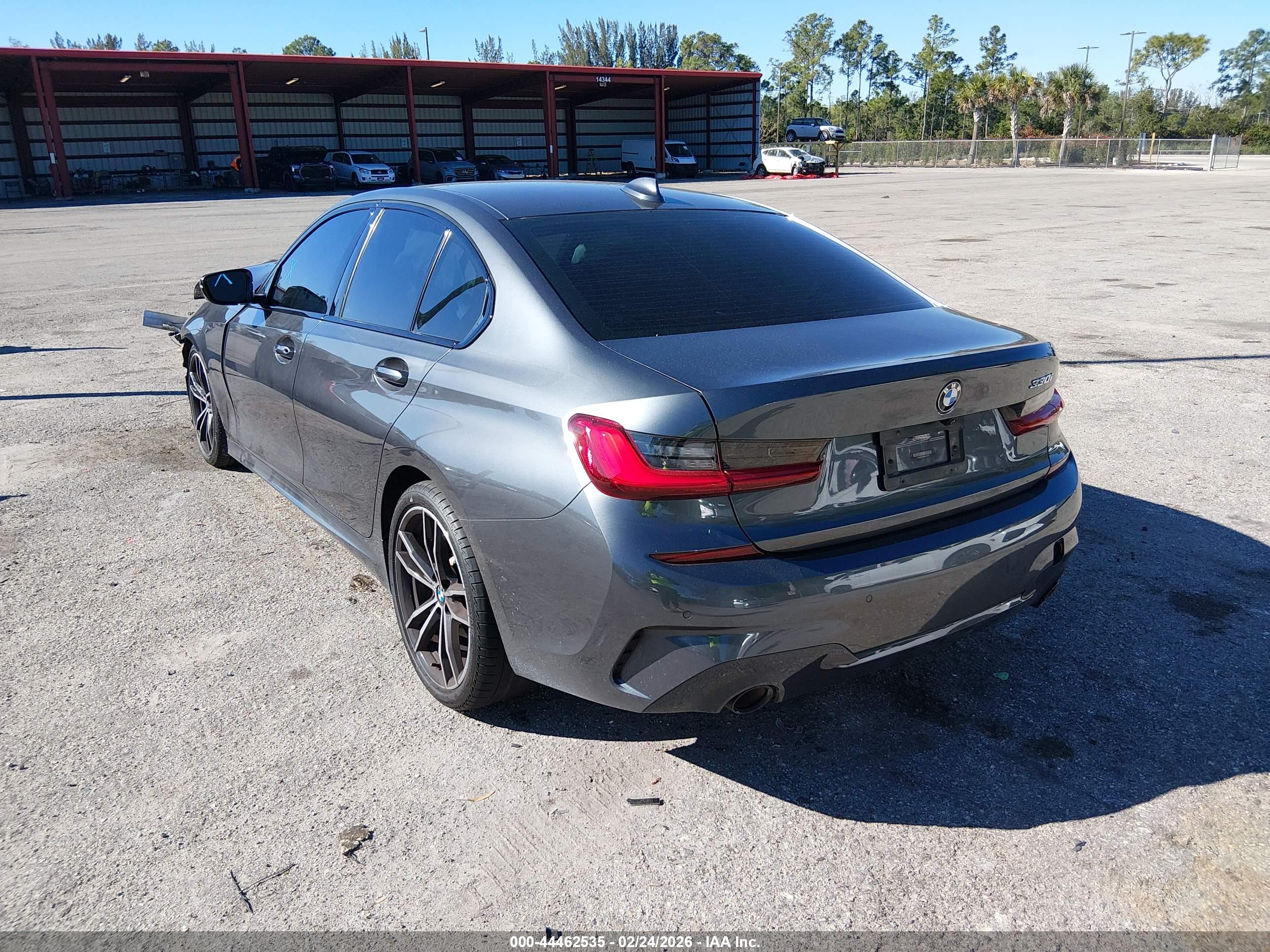 BMW 330I image 3