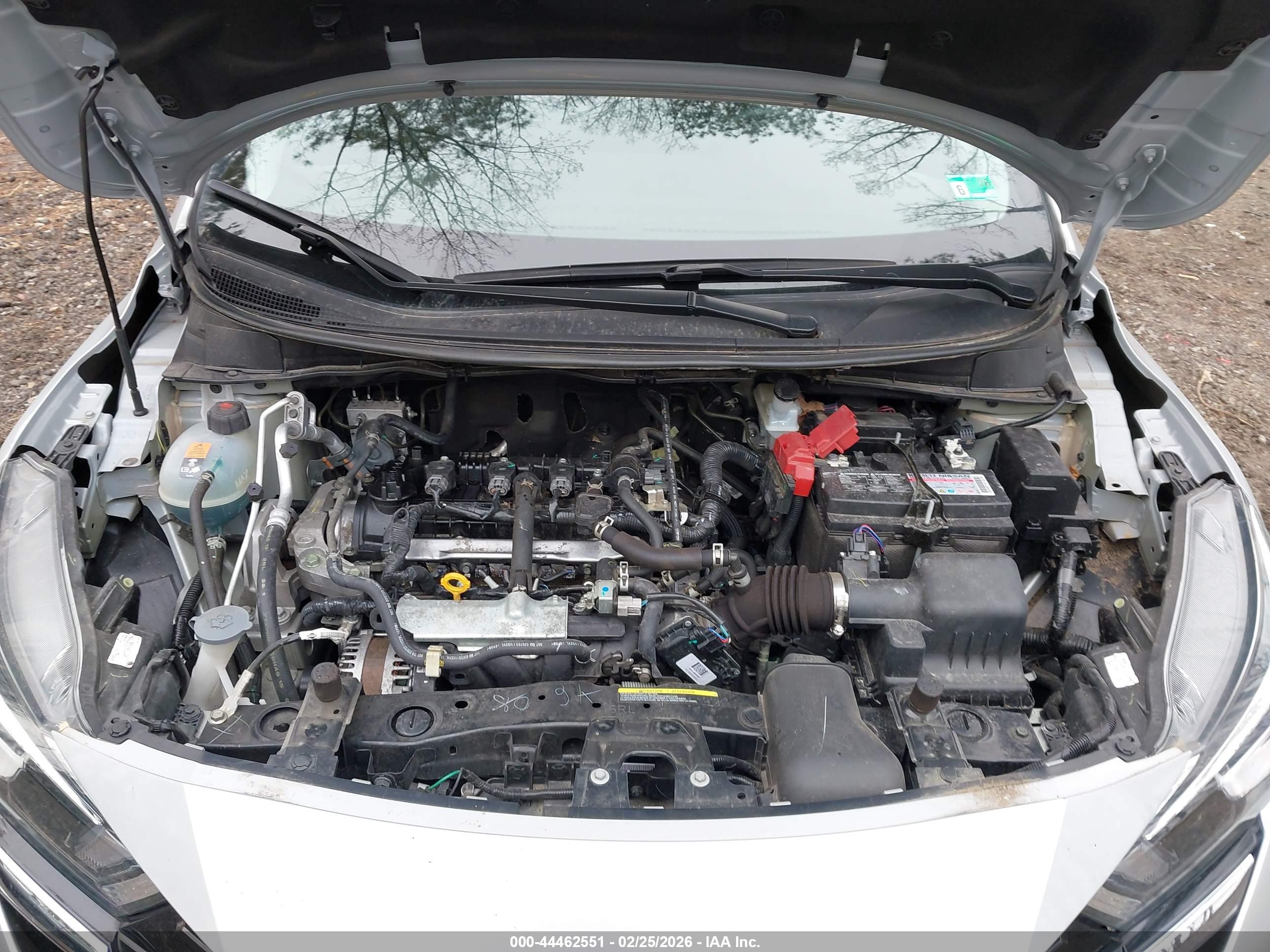 NISSAN VERSA image 10
