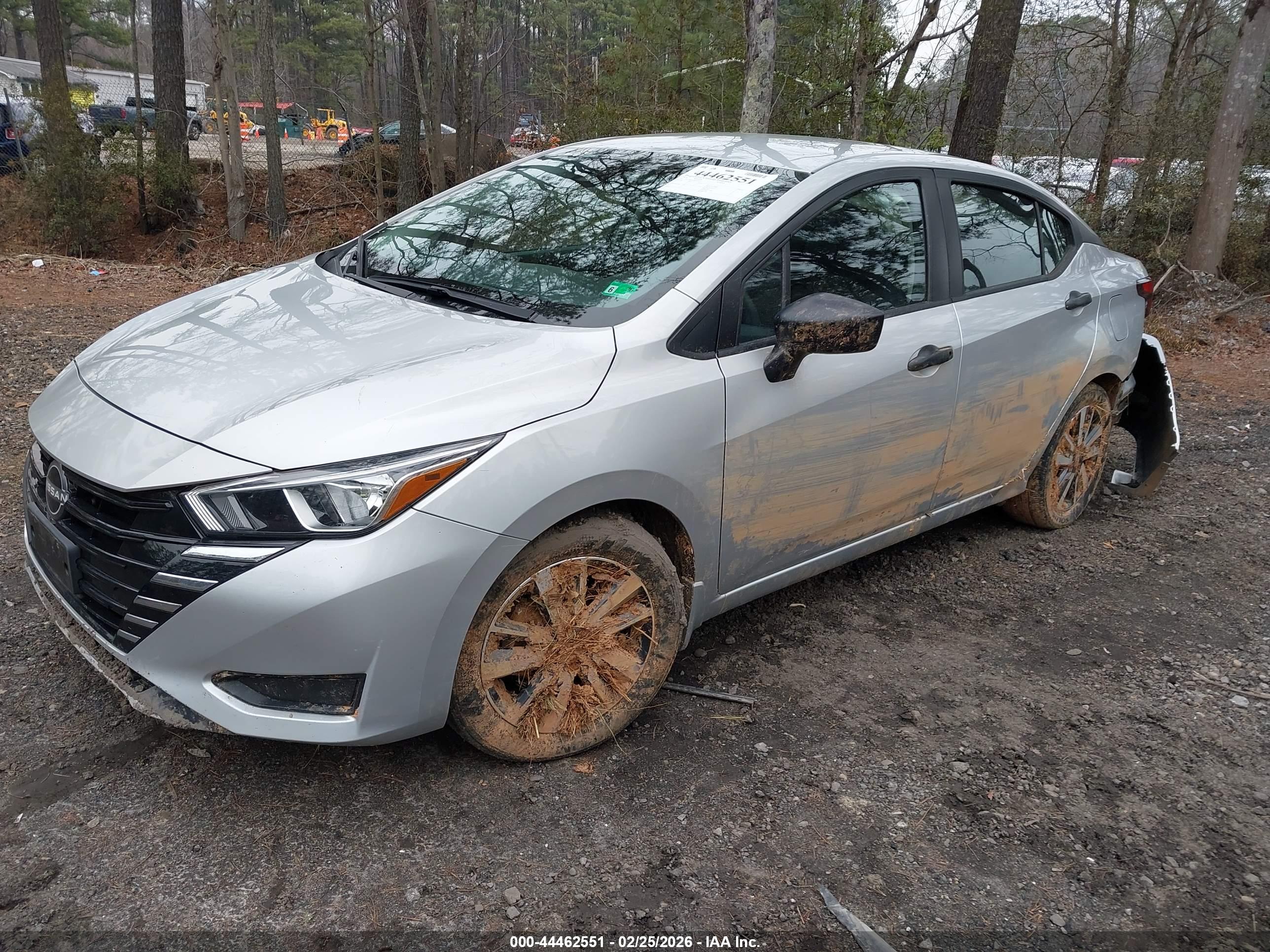 NISSAN VERSA image 2