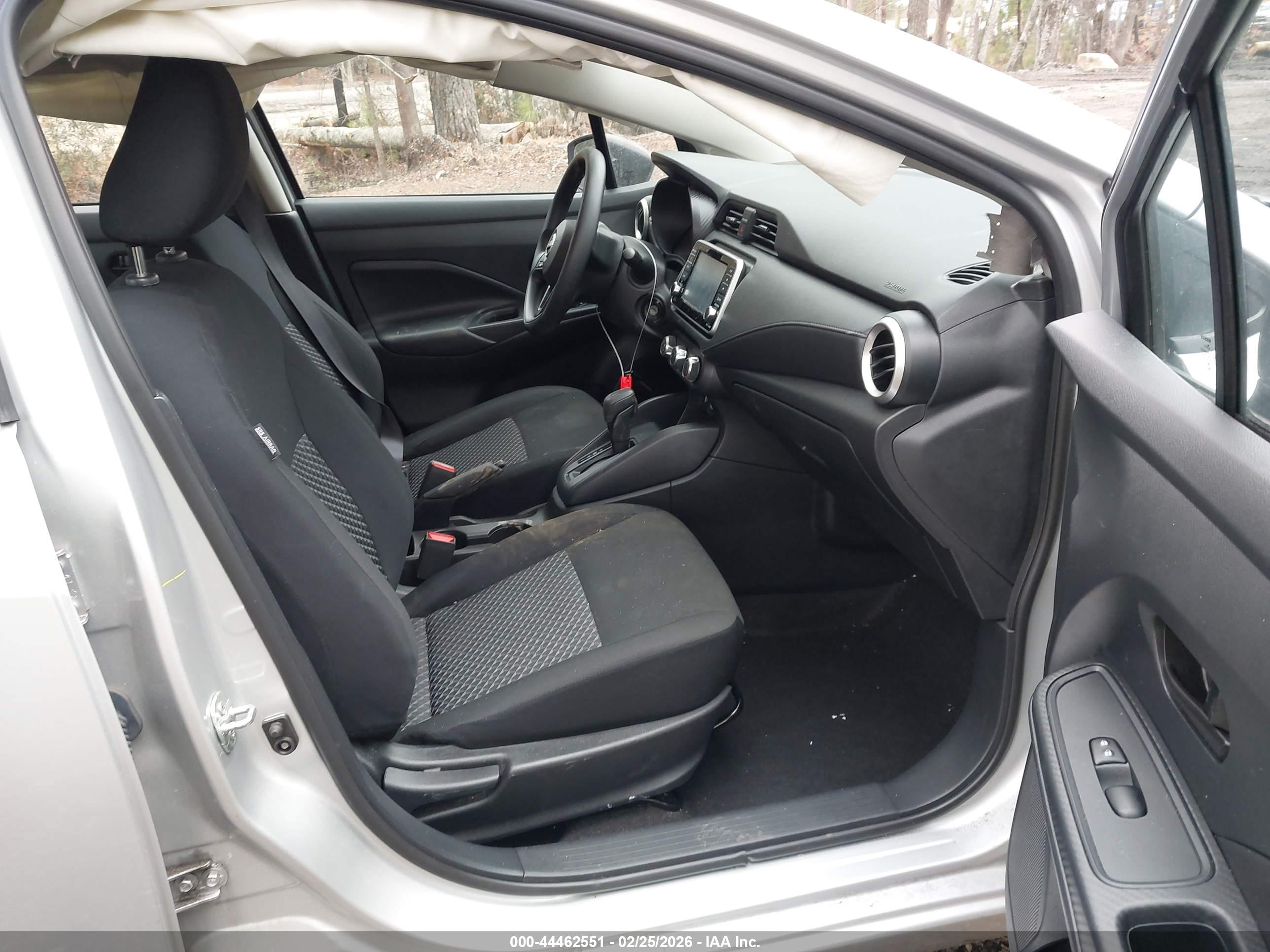 NISSAN VERSA image 5