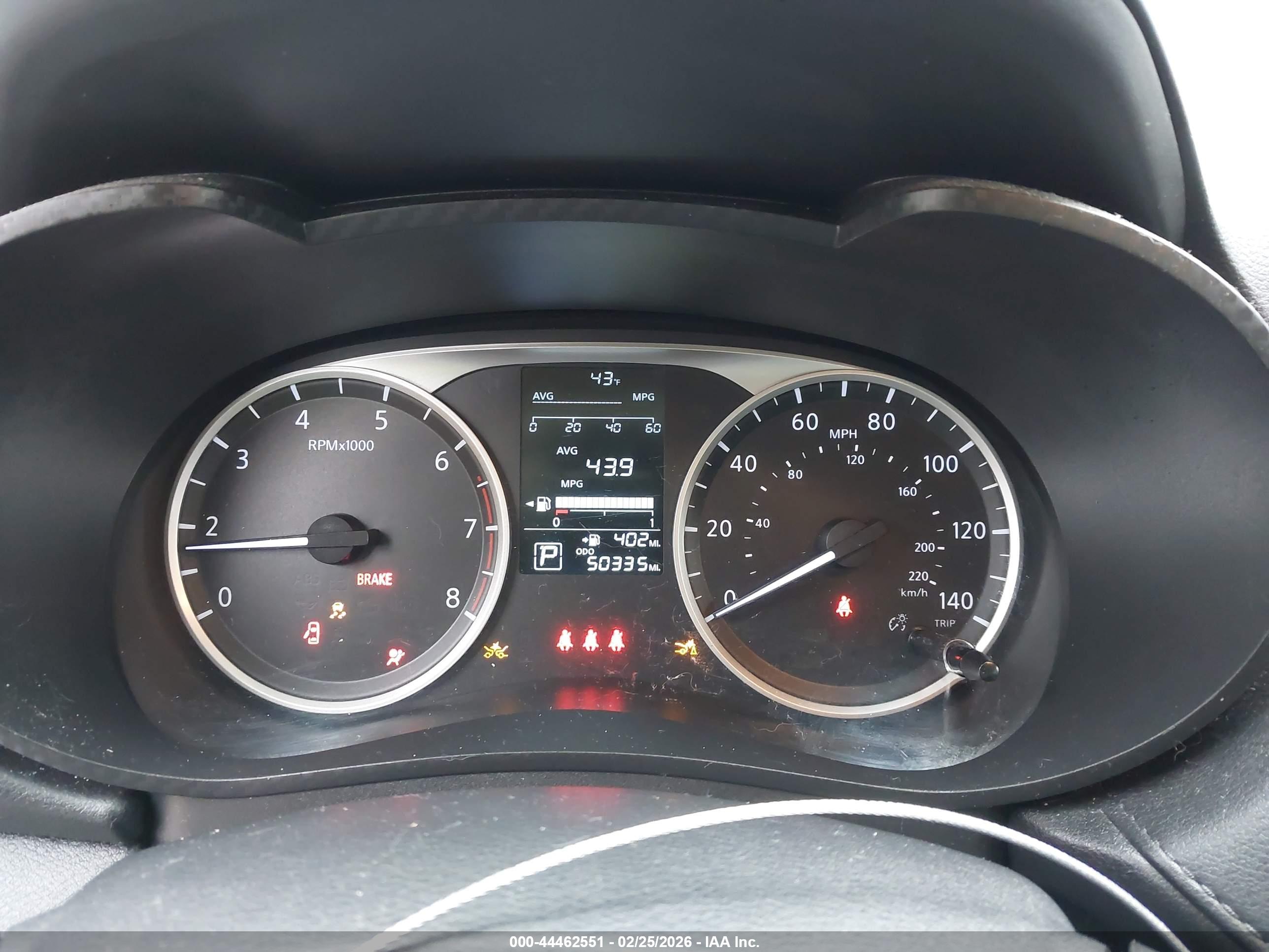 NISSAN VERSA image 7