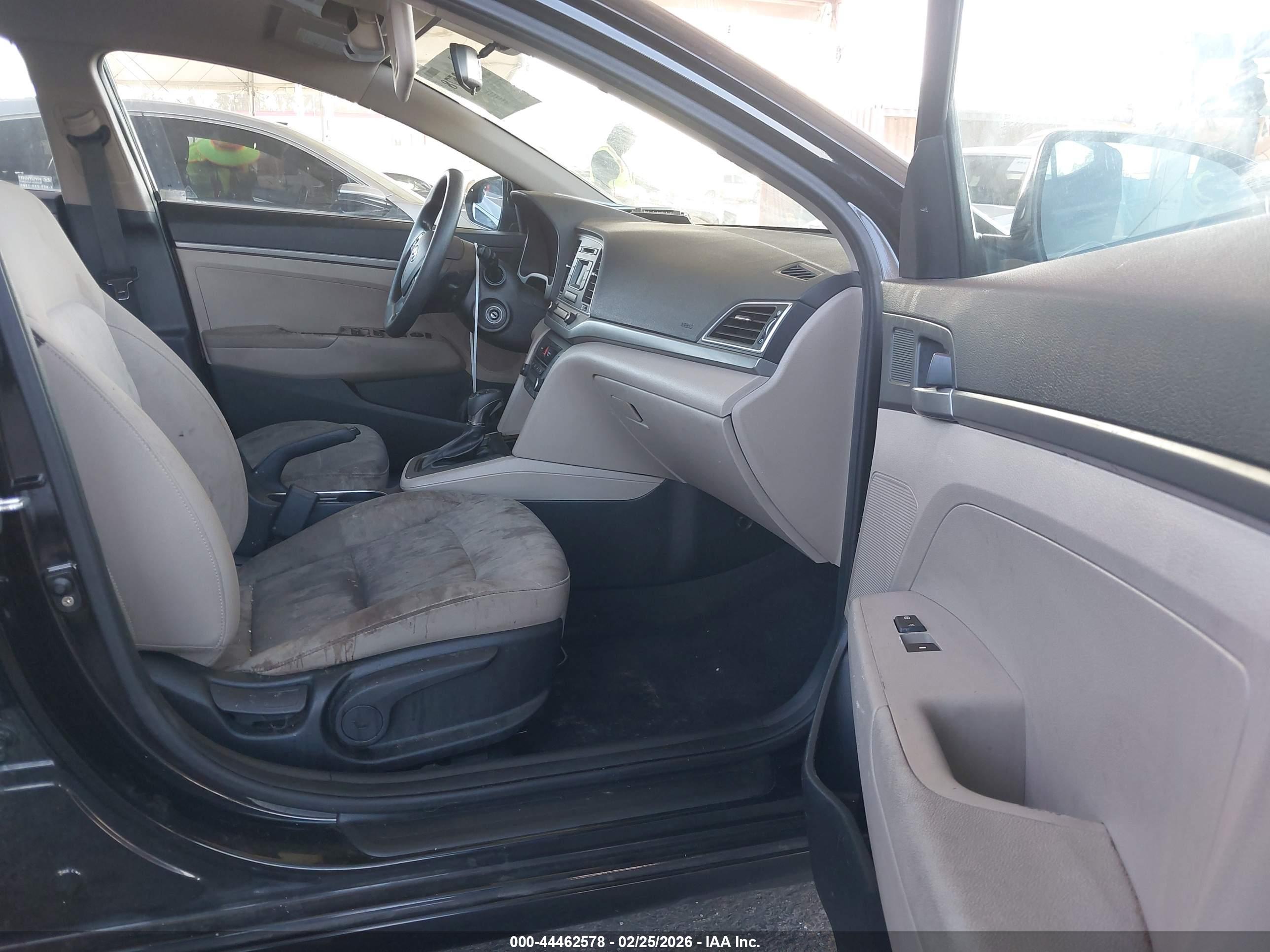 HYUNDAI ELANTRA image 5