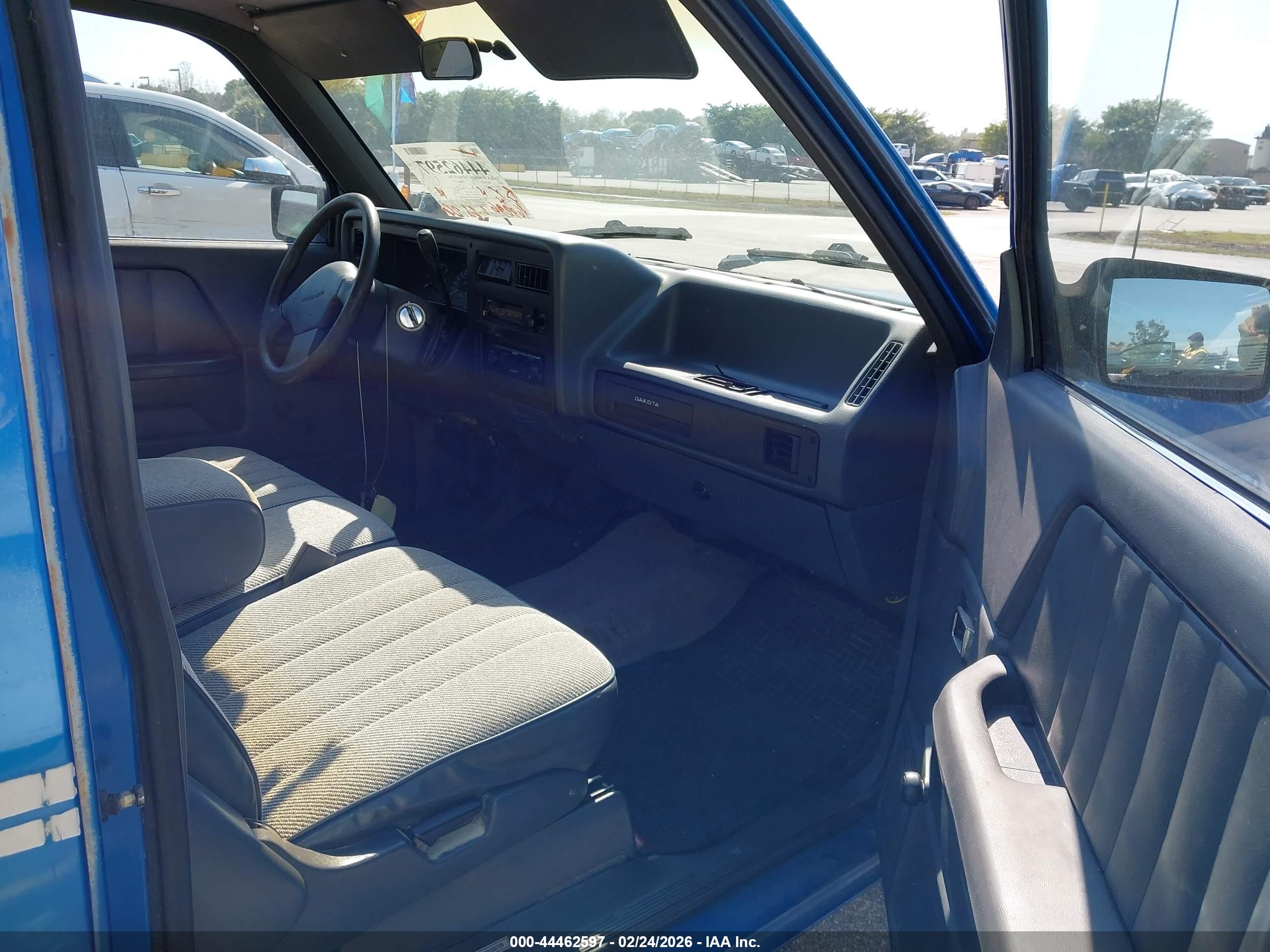 DODGE DAKOTA image 5
