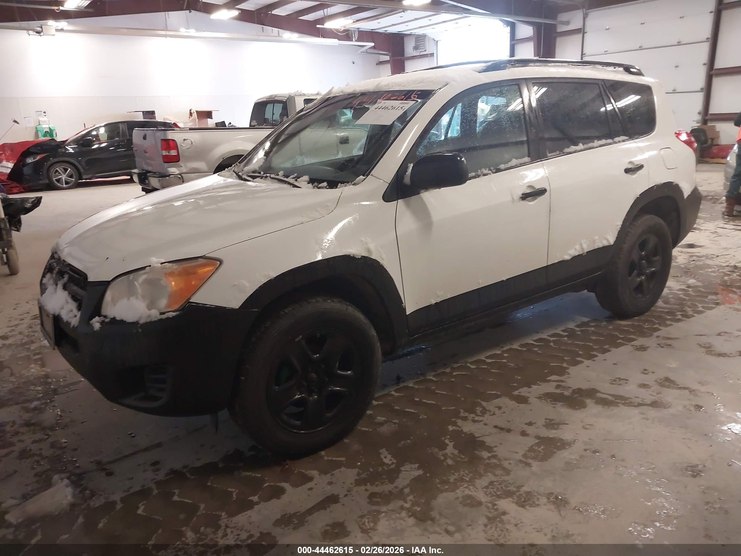 TOYOTA RAV4 image 2