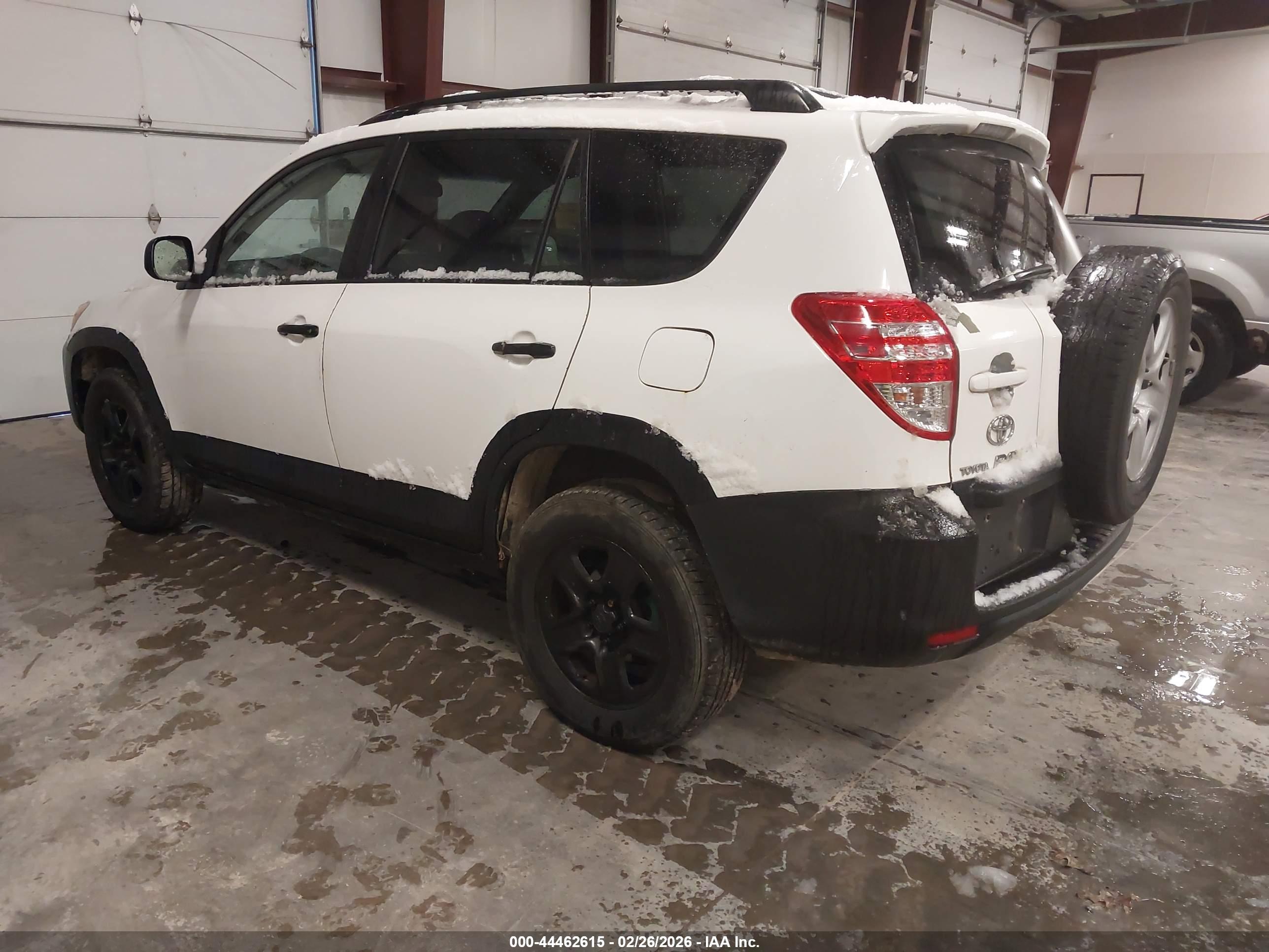 TOYOTA RAV4 image 3