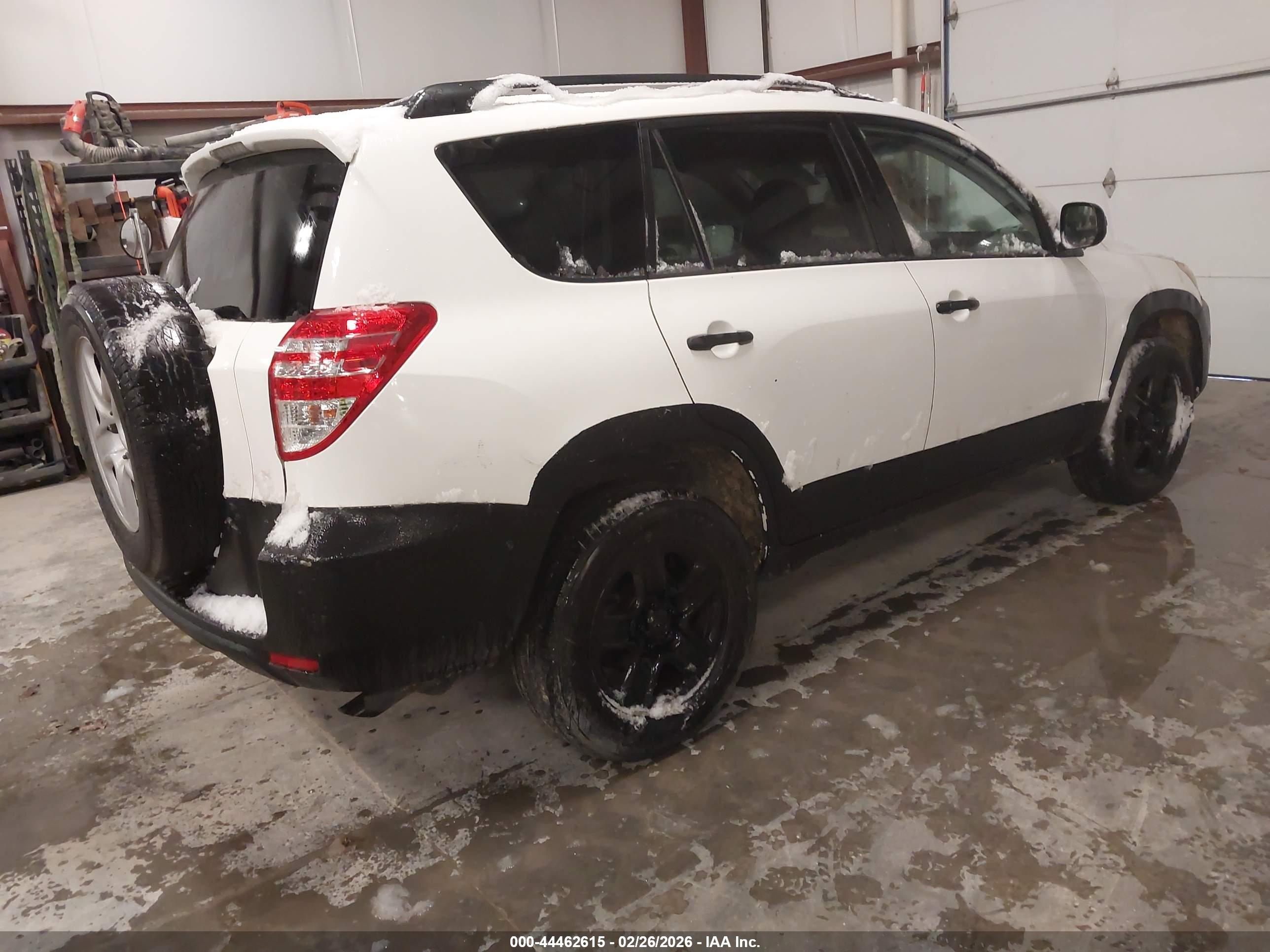TOYOTA RAV4 image 4