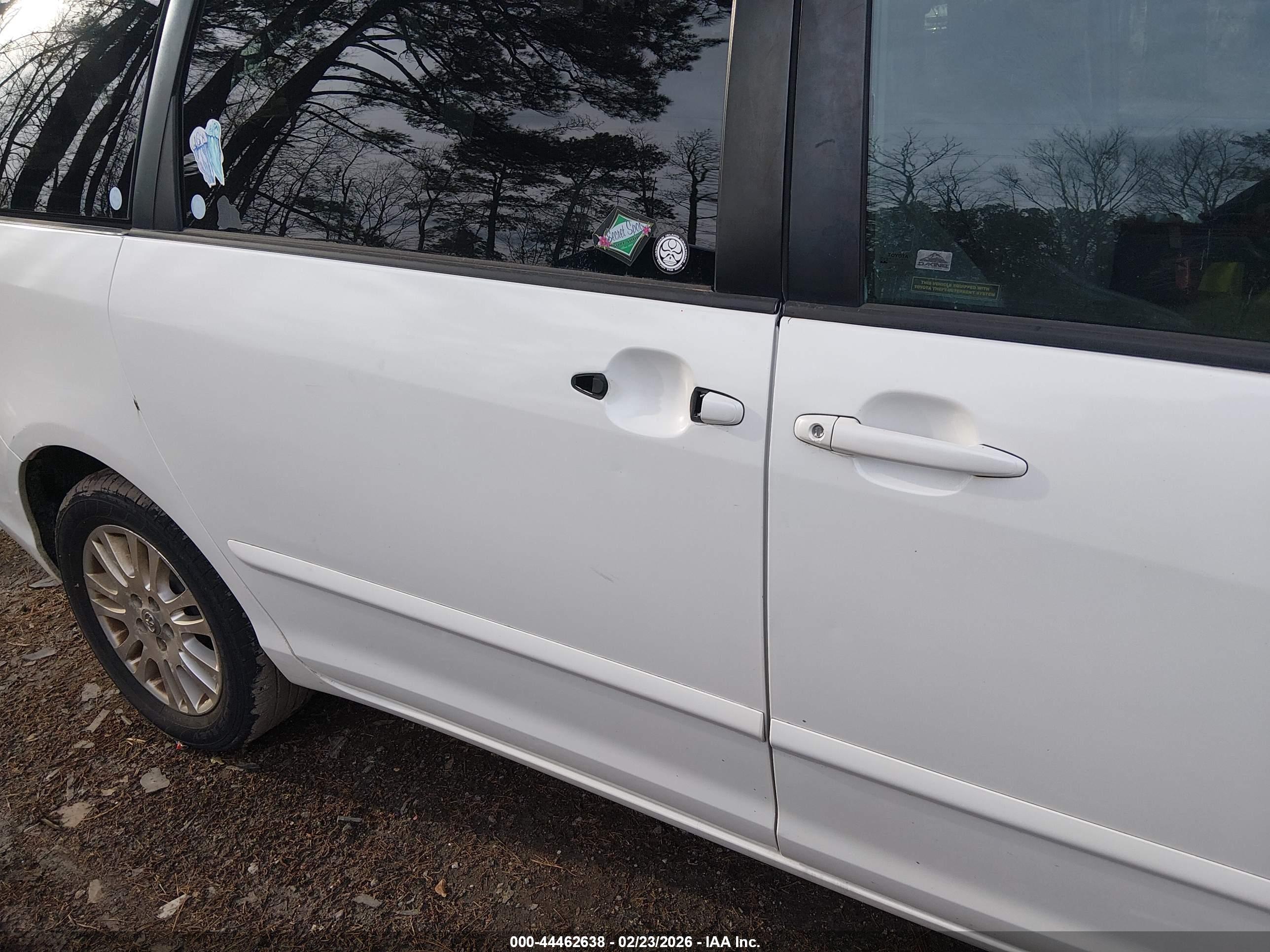 TOYOTA SIENNA image 6
