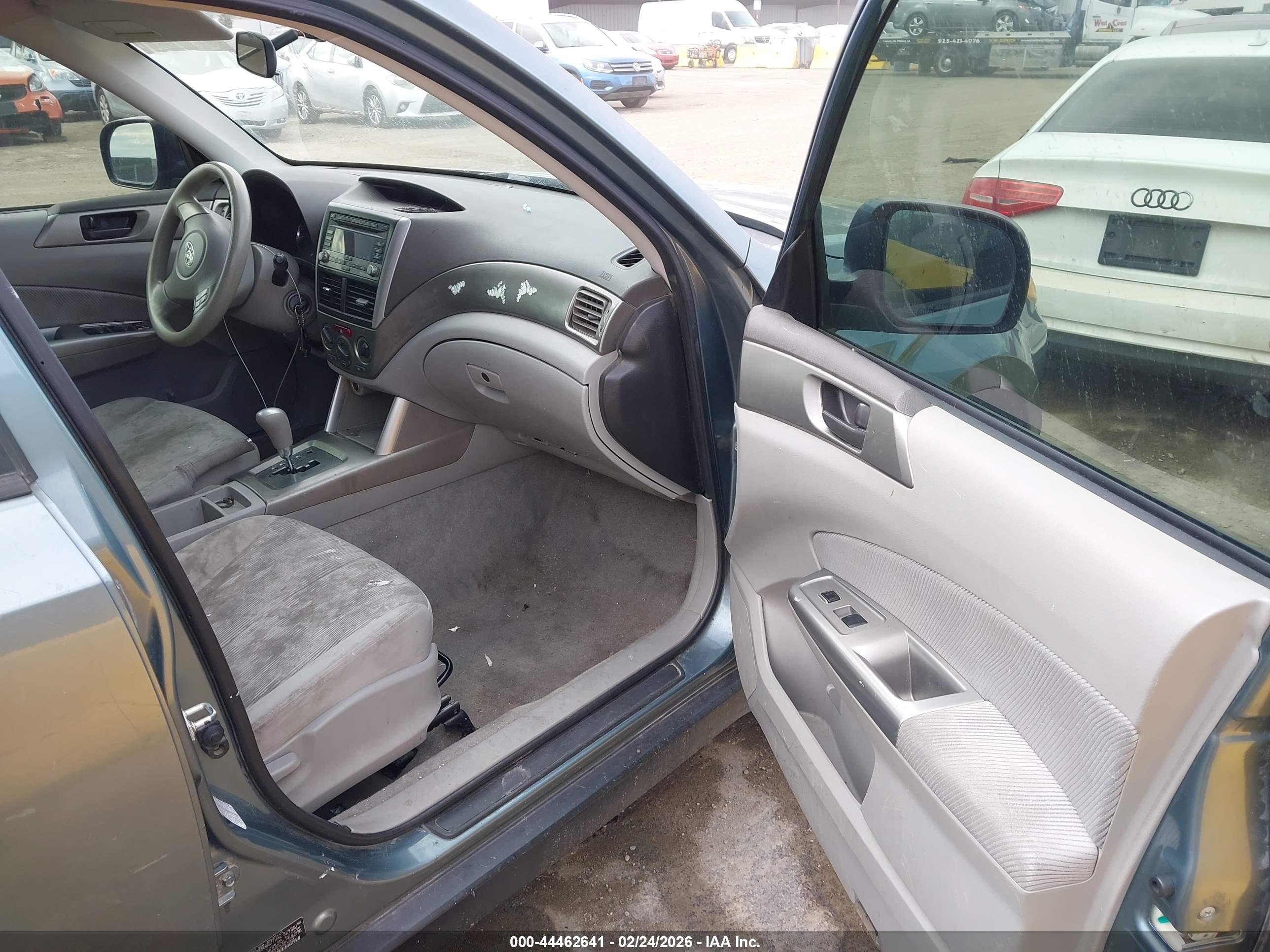 SUBARU FORESTER image 5