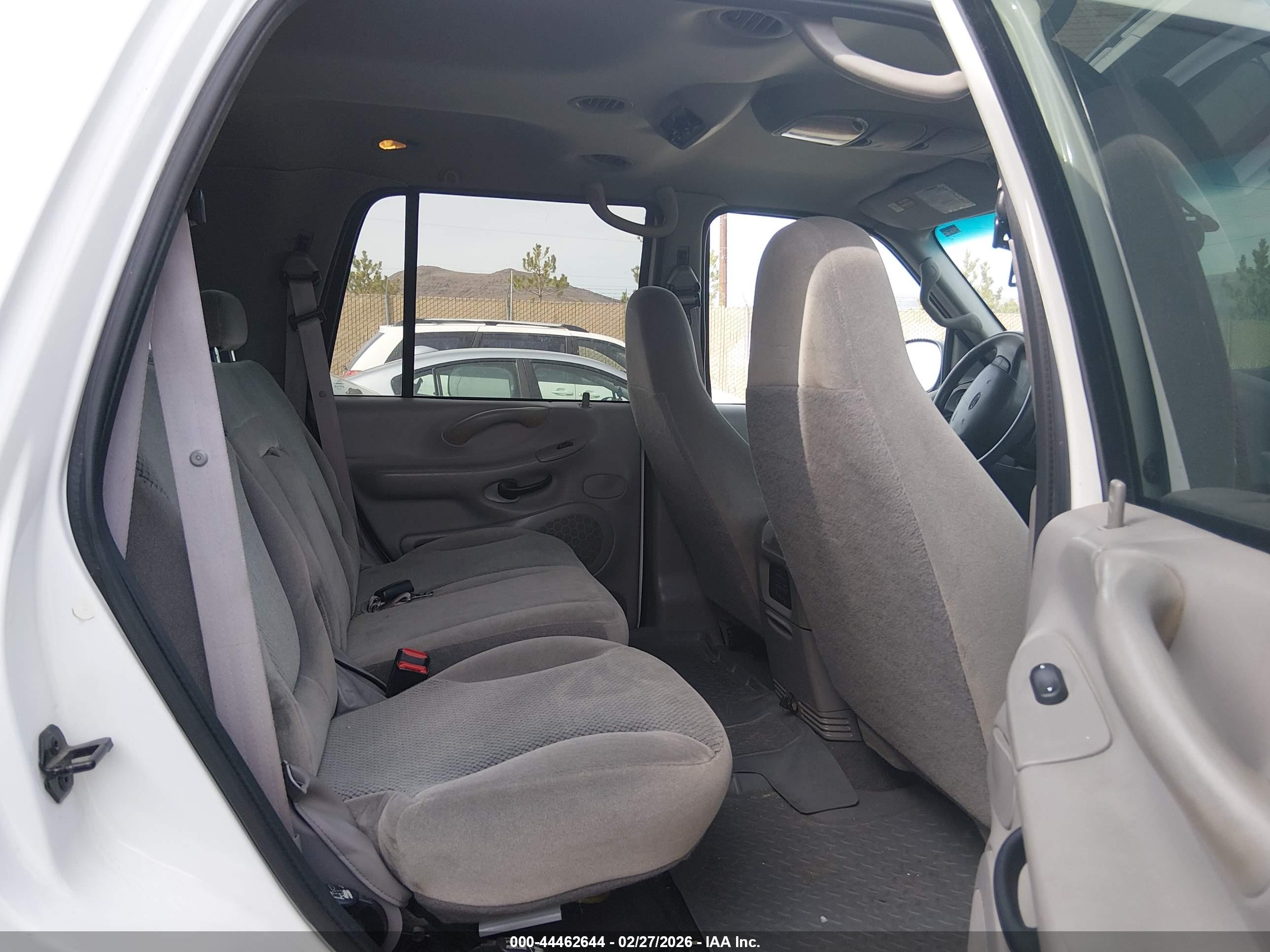 FORD EXPEDITION image 8