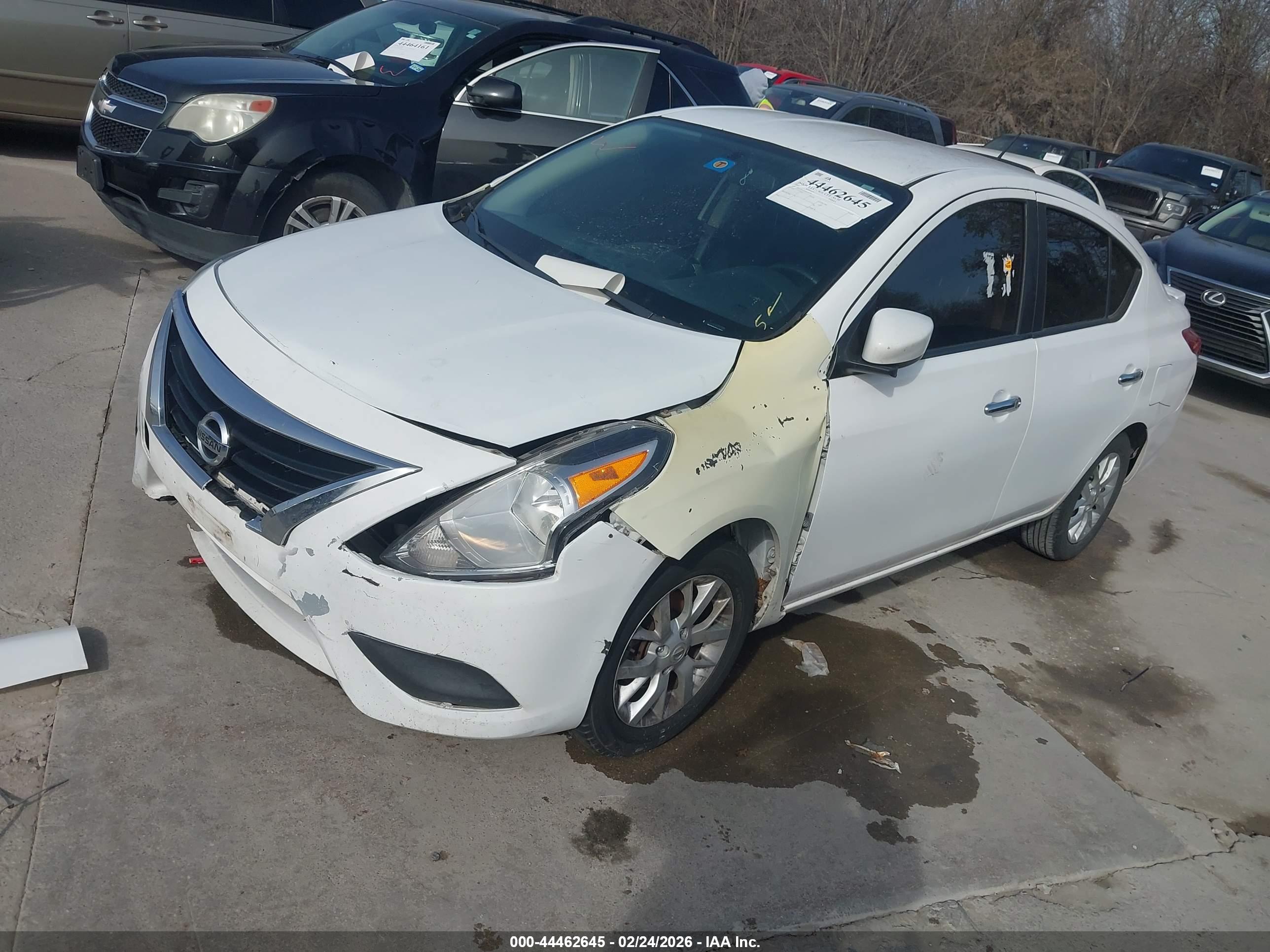 NISSAN VERSA image 2