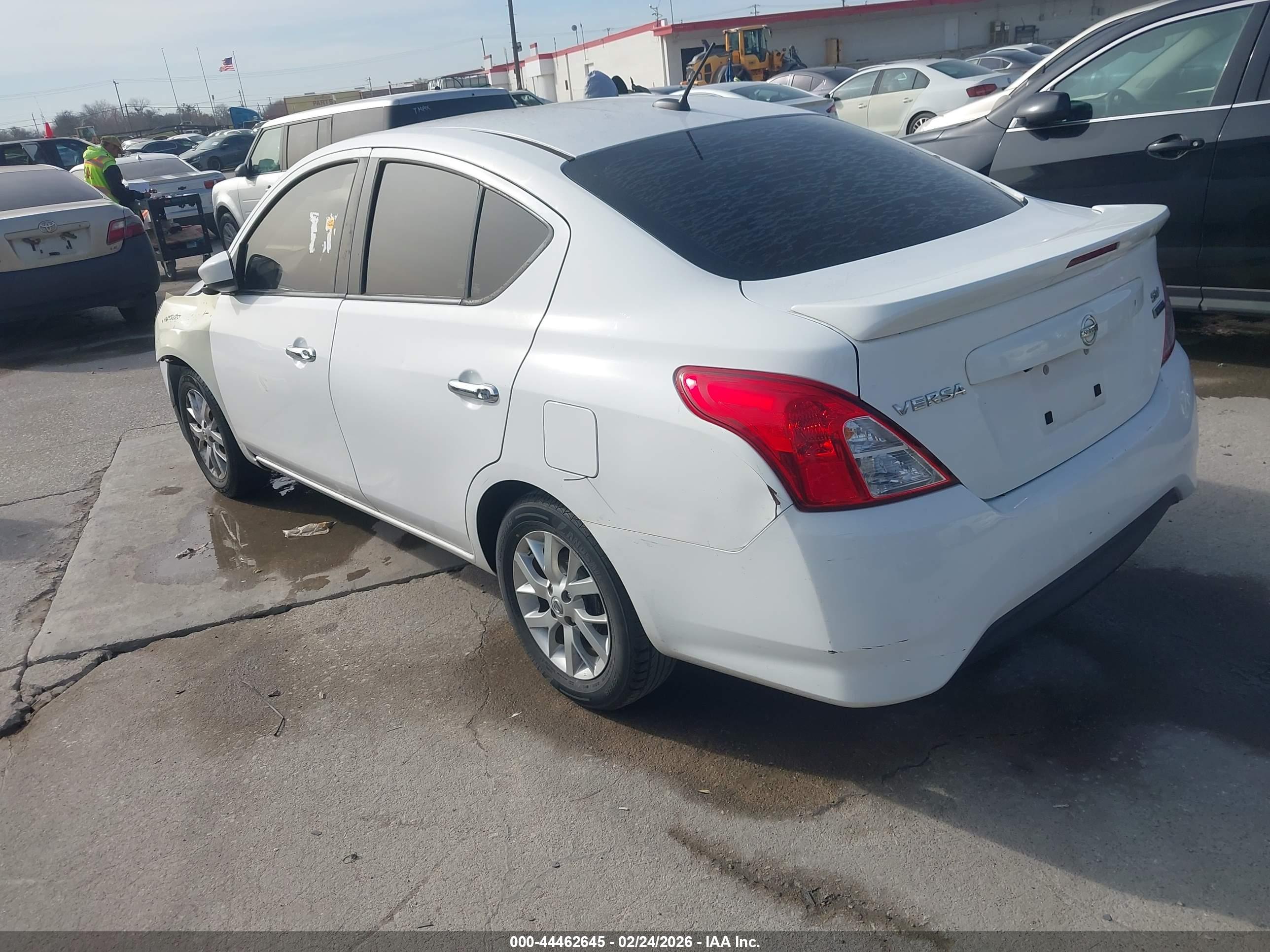 NISSAN VERSA image 3