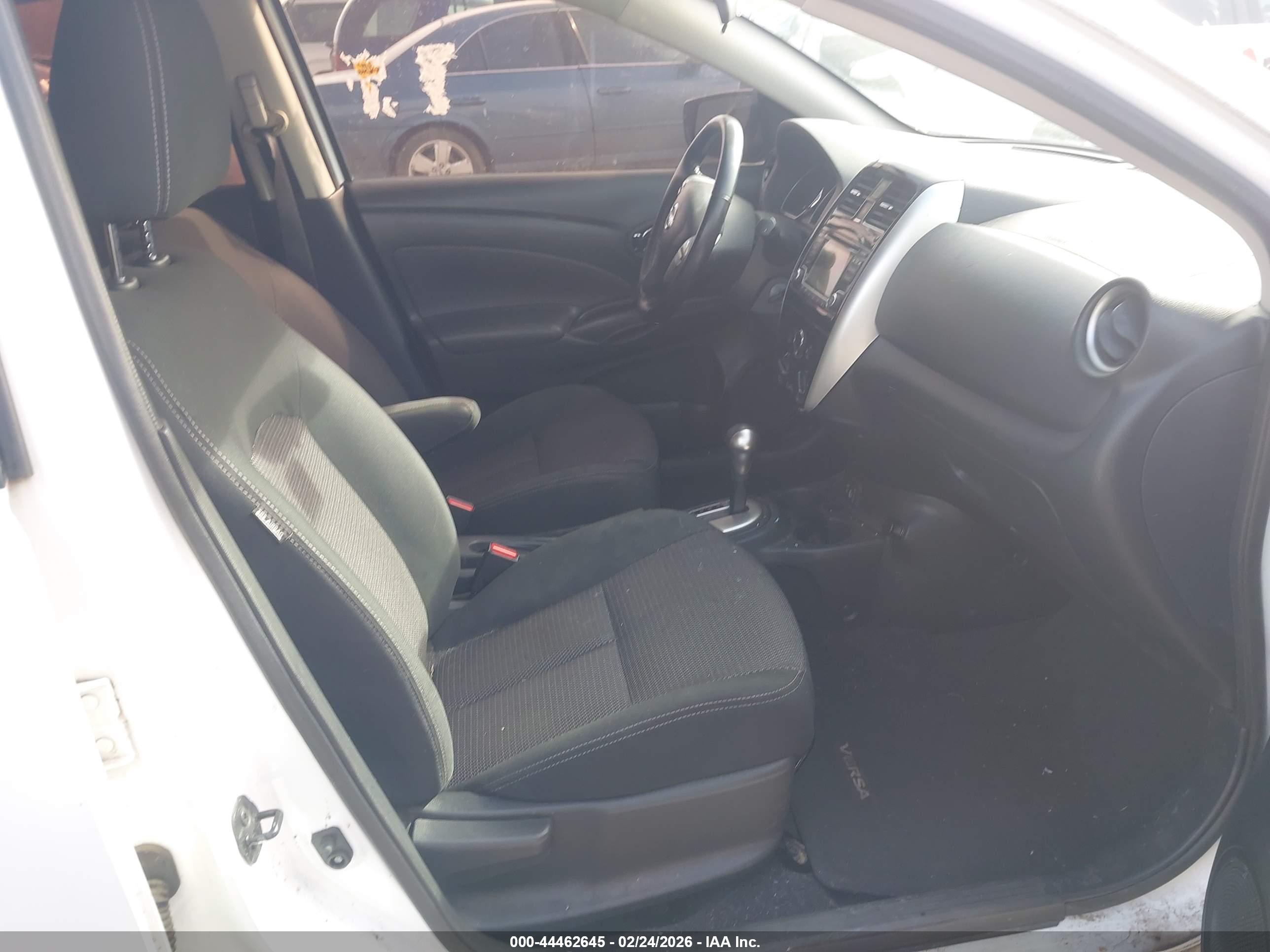 NISSAN VERSA image 5