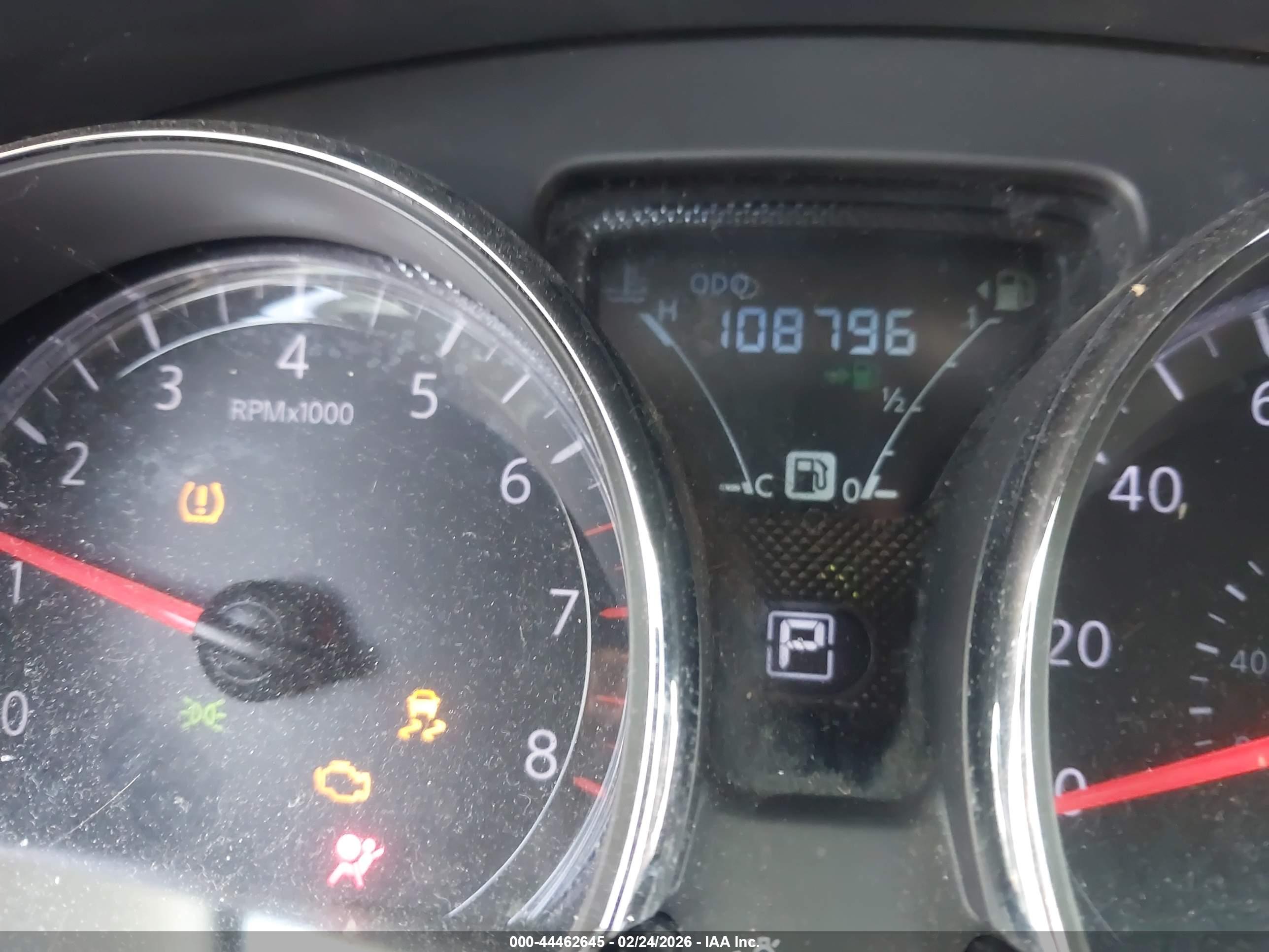 NISSAN VERSA image 7