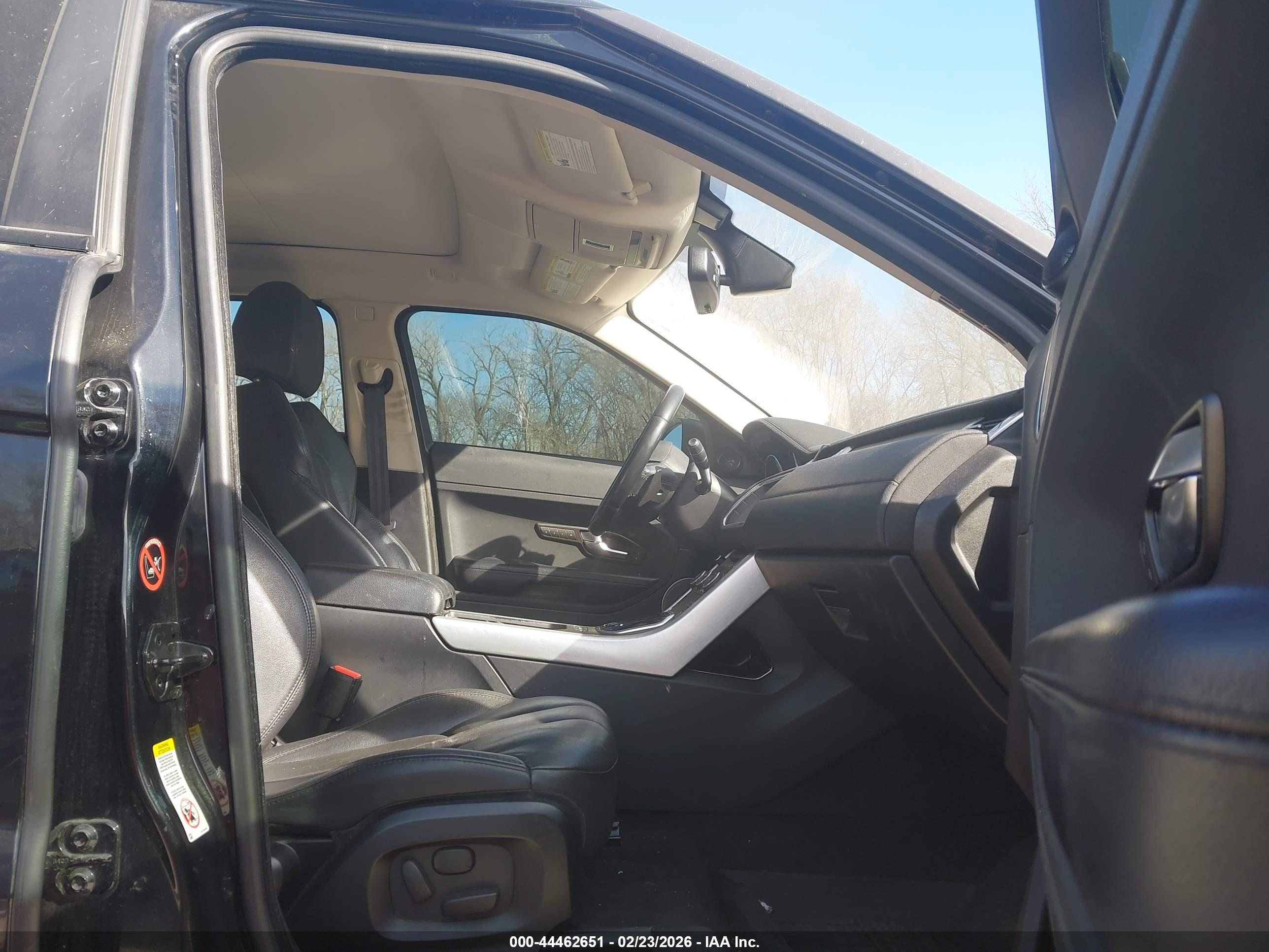 LAND ROVER image 5