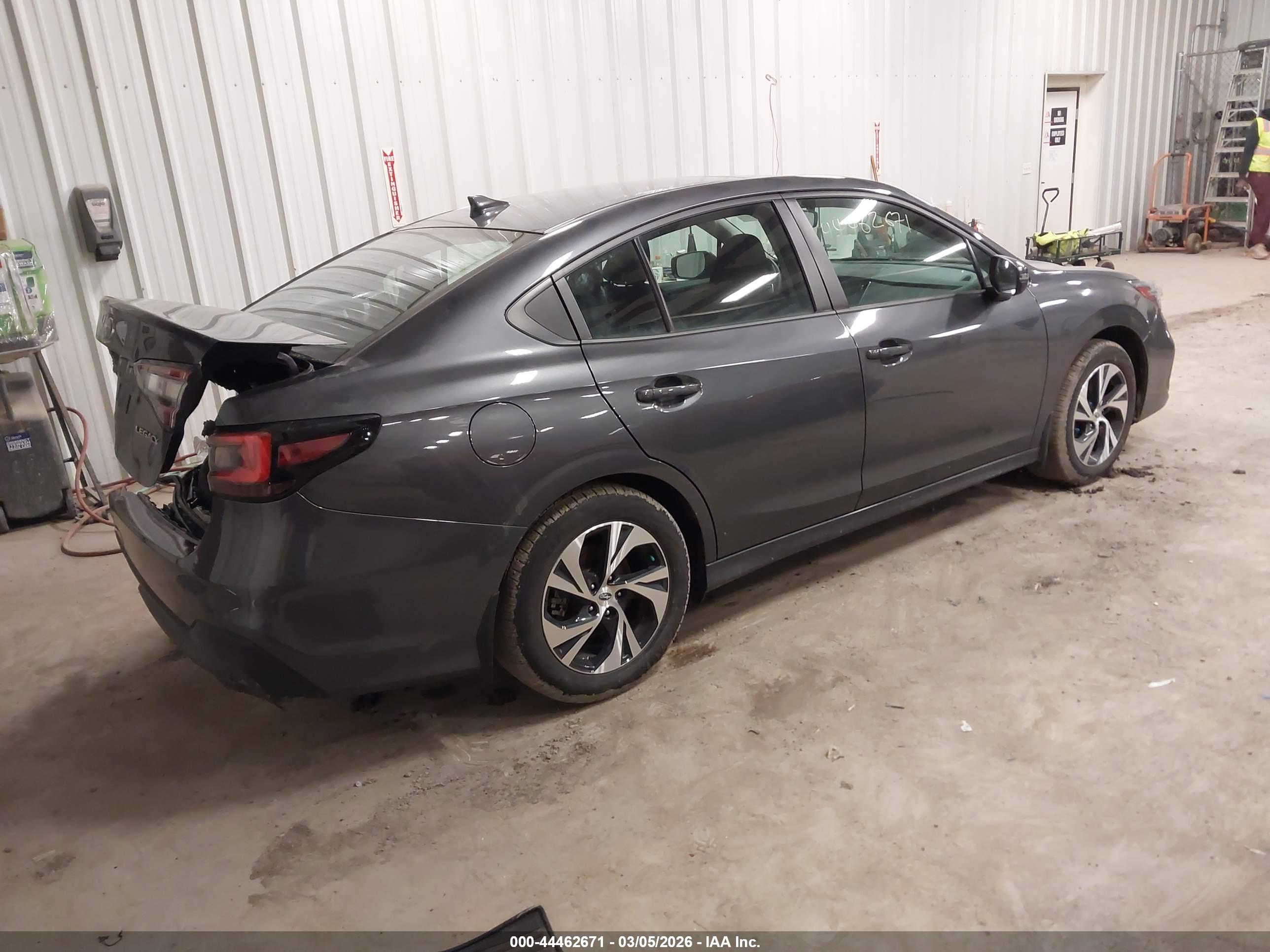 SUBARU LEGACY image 4