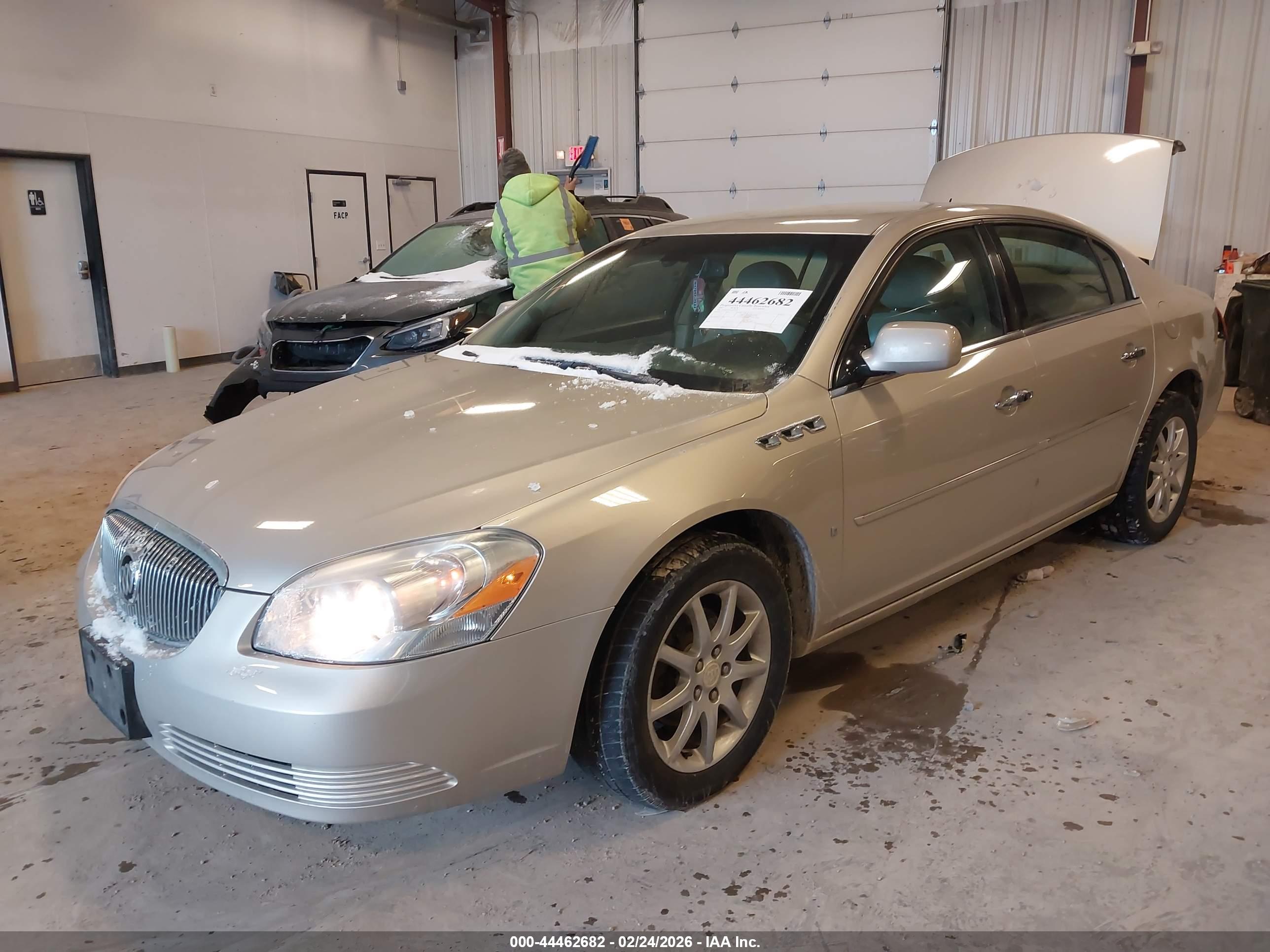 BUICK LUCERNE image 2