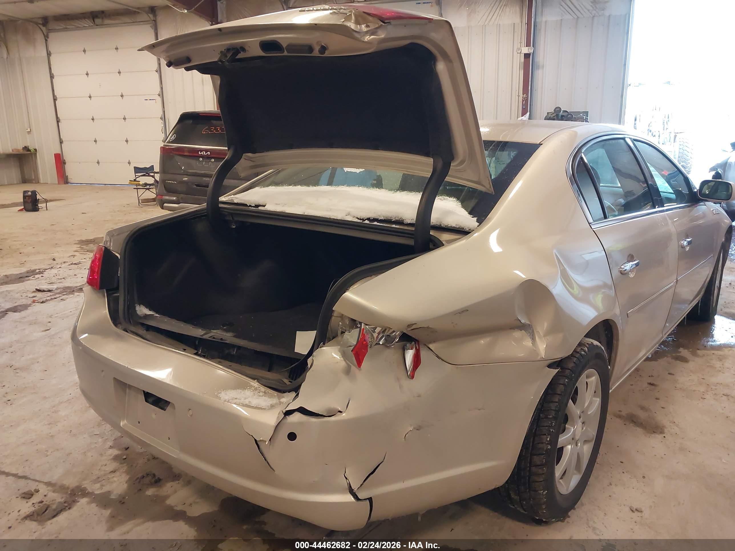 BUICK LUCERNE image 6