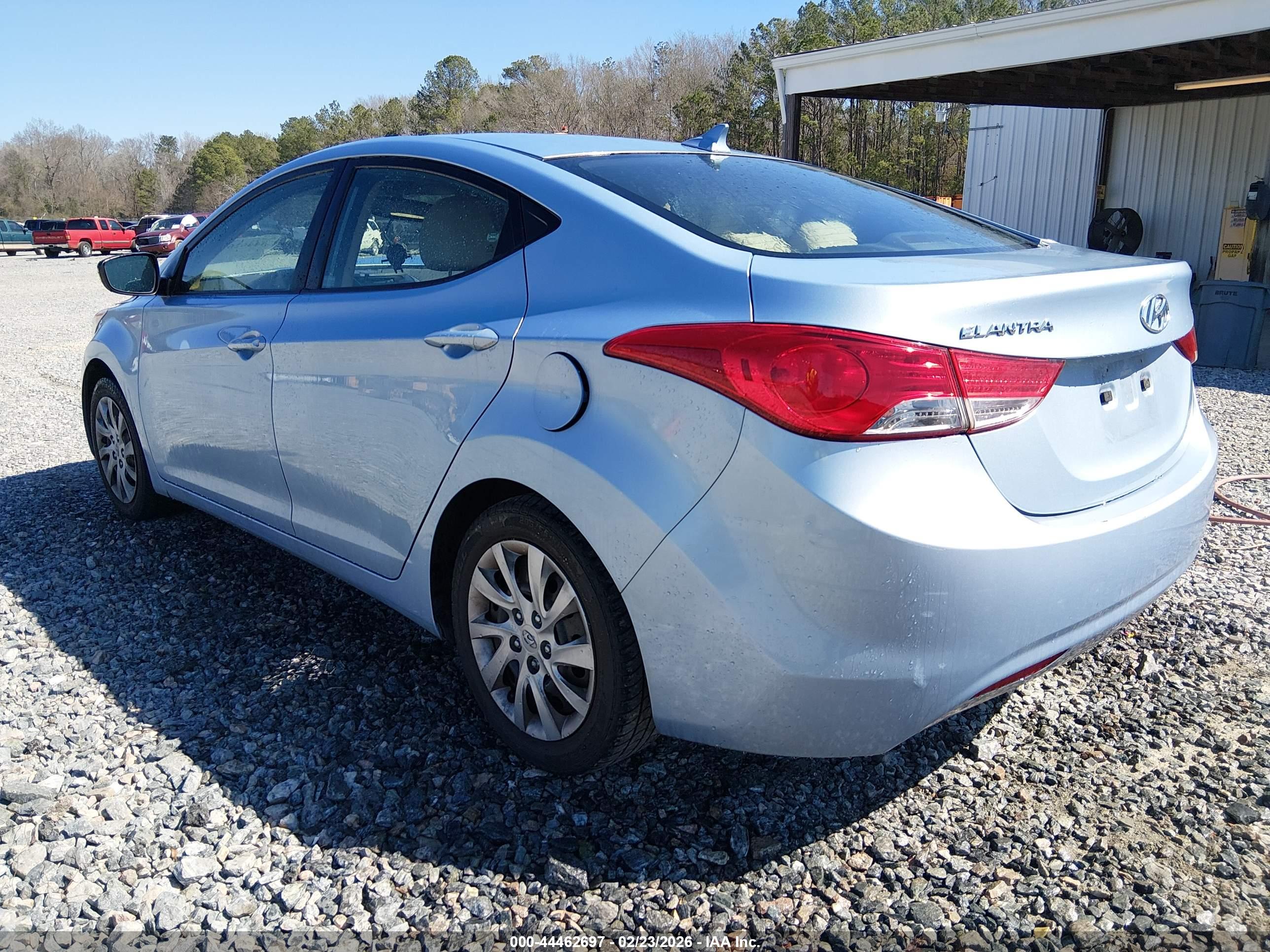 HYUNDAI ELANTRA image 3