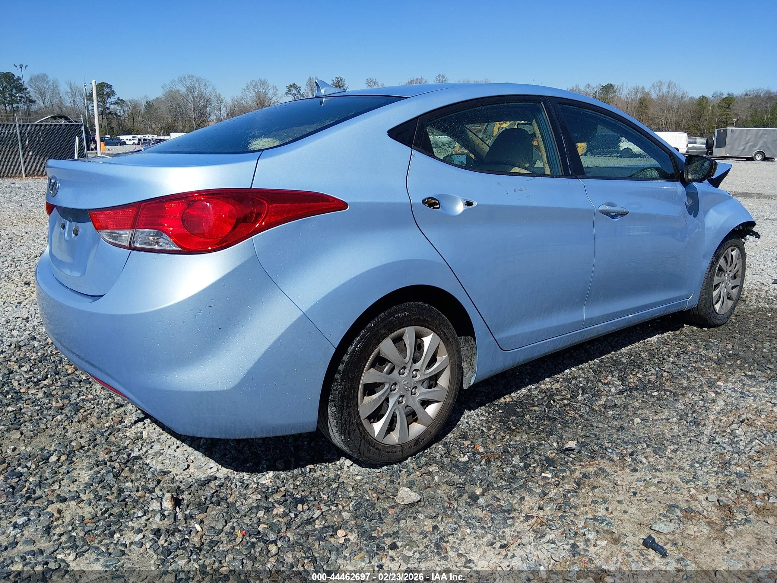 HYUNDAI ELANTRA image 4