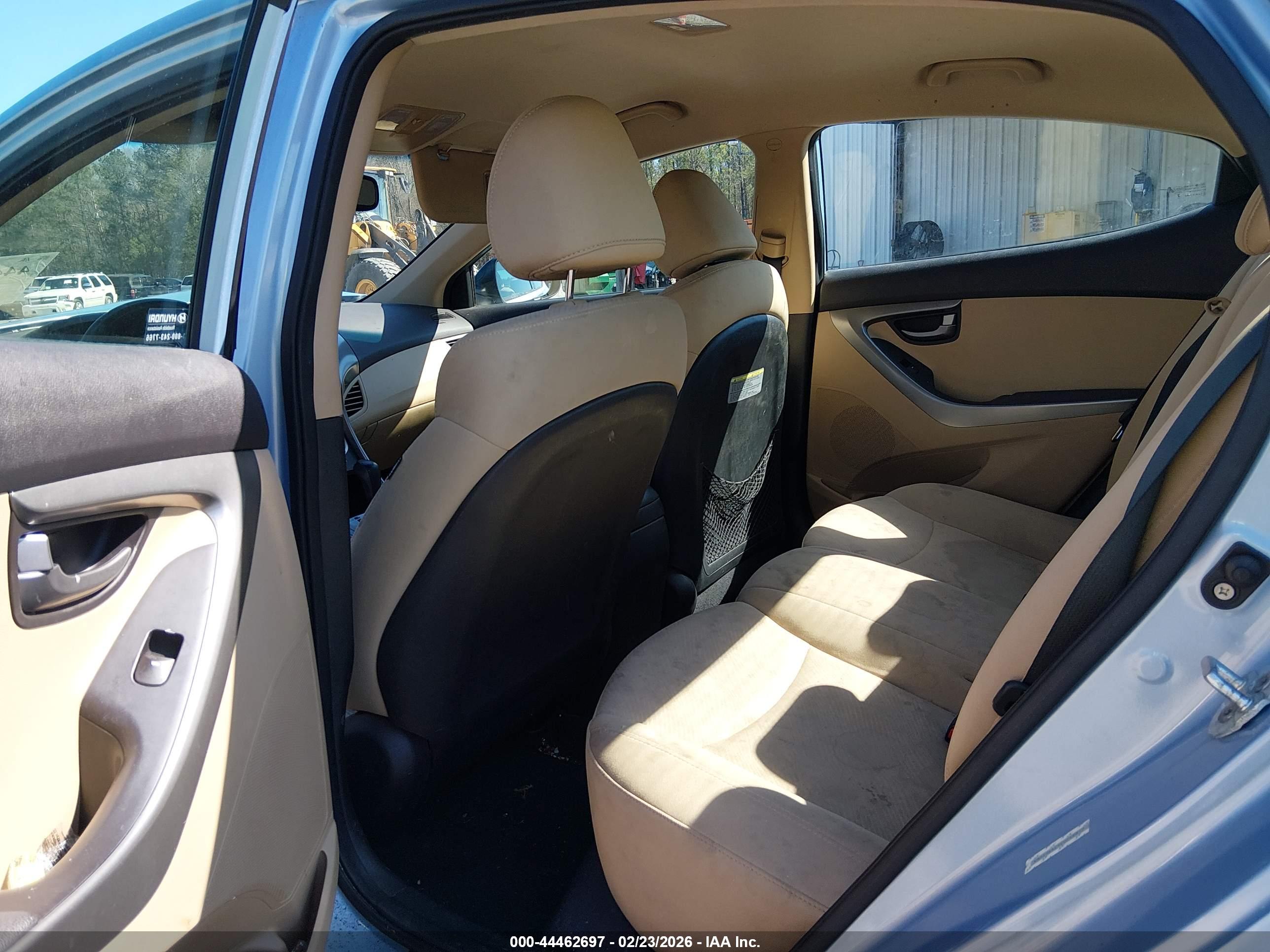 HYUNDAI ELANTRA image 8