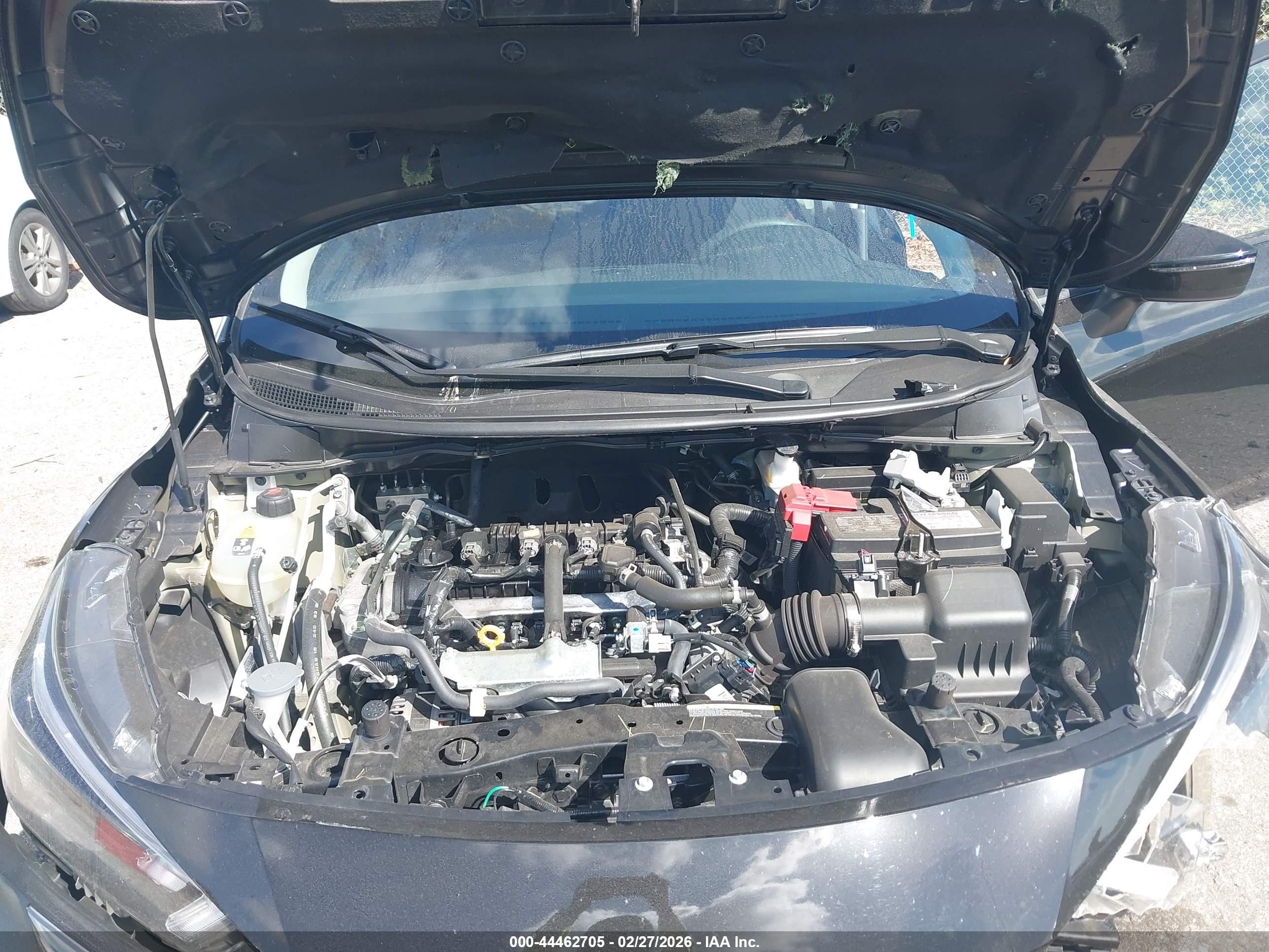 NISSAN VERSA image 10