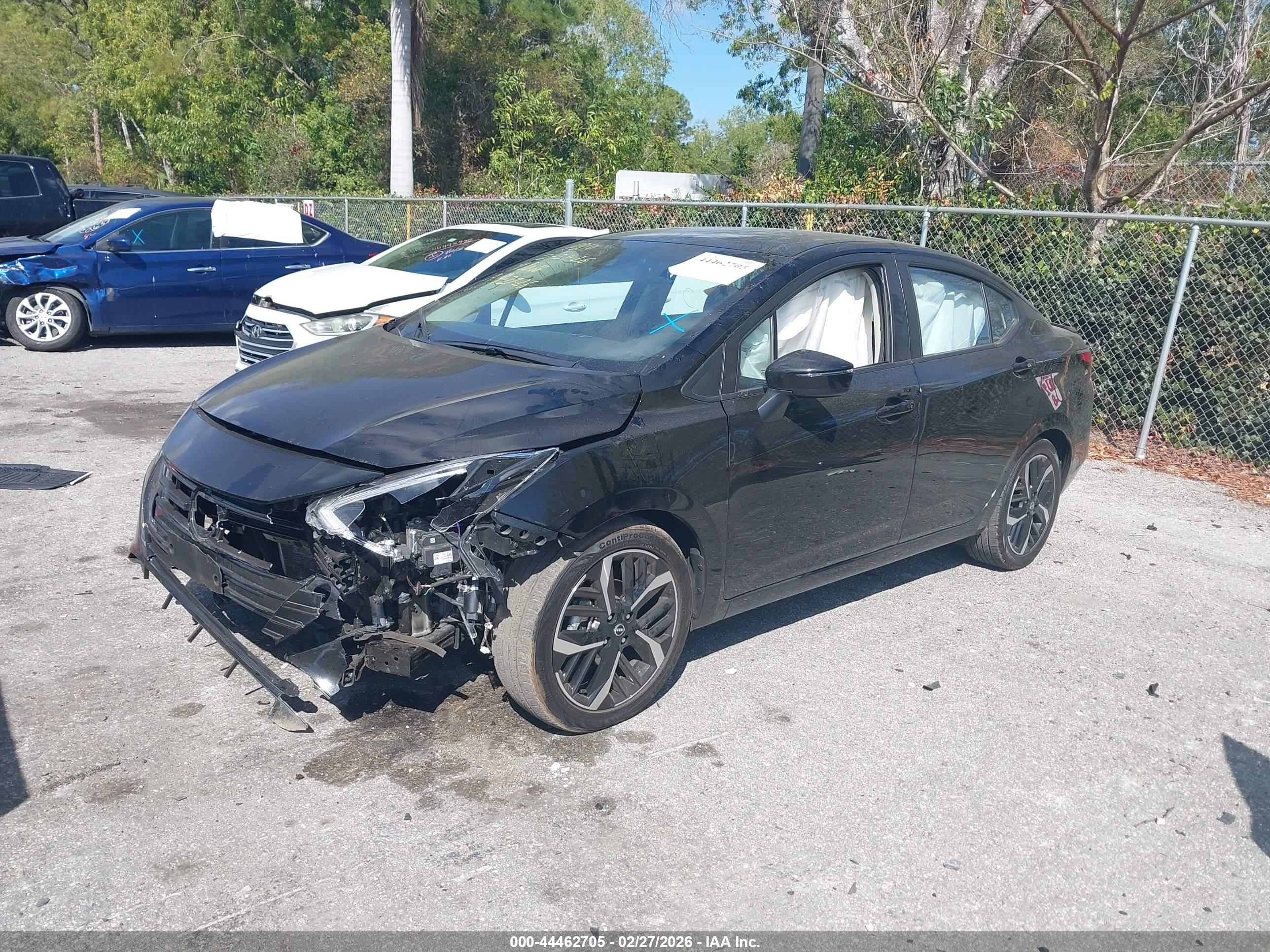 NISSAN VERSA image 2