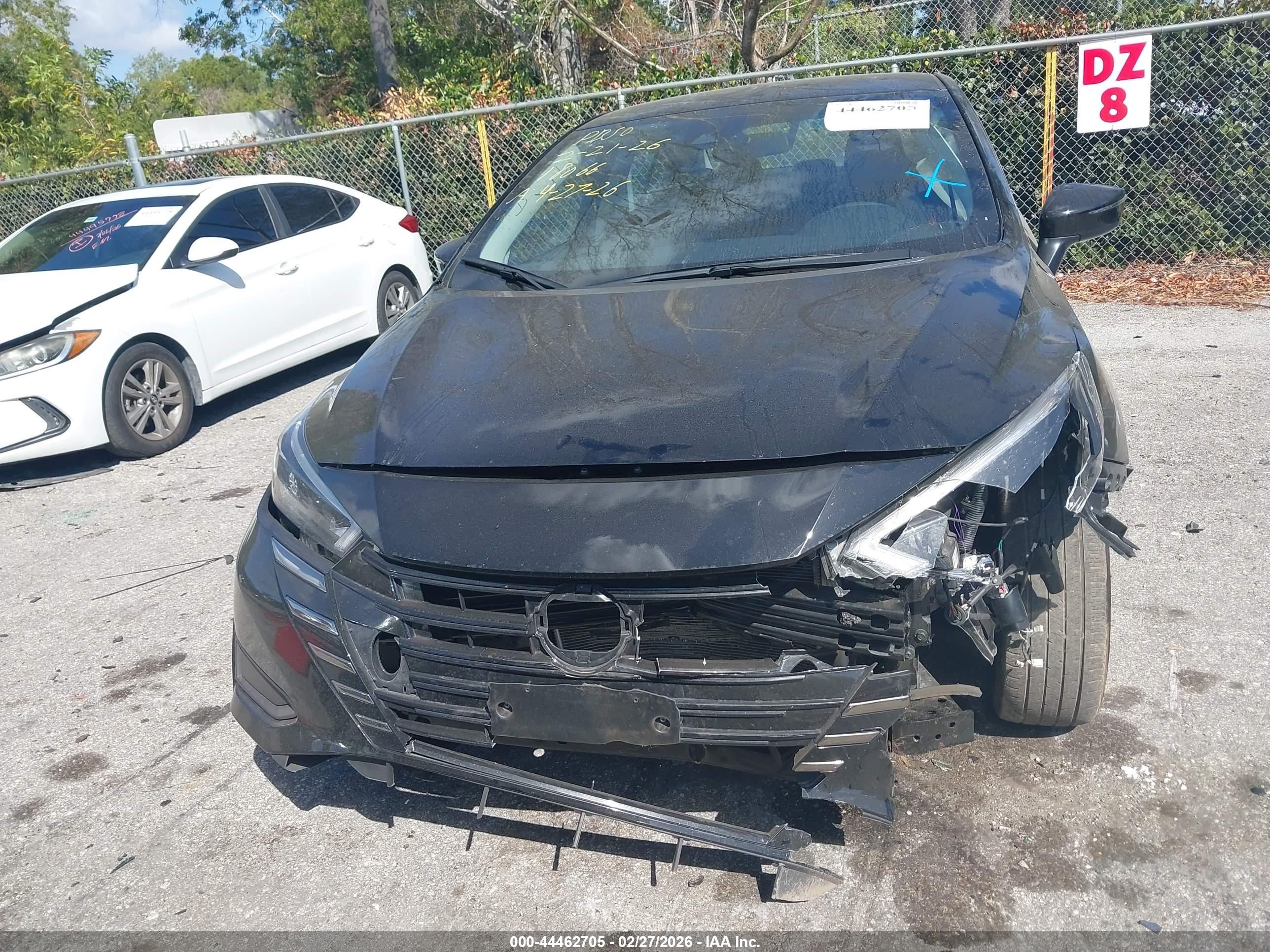 NISSAN VERSA image 6