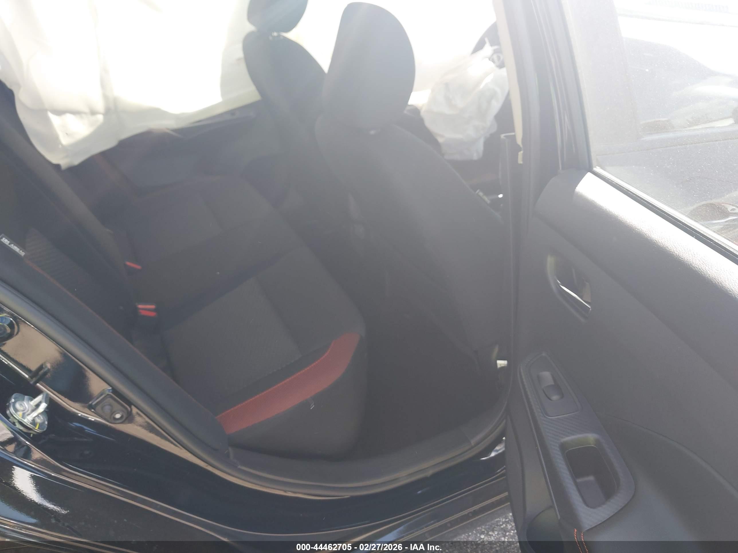 NISSAN VERSA image 8