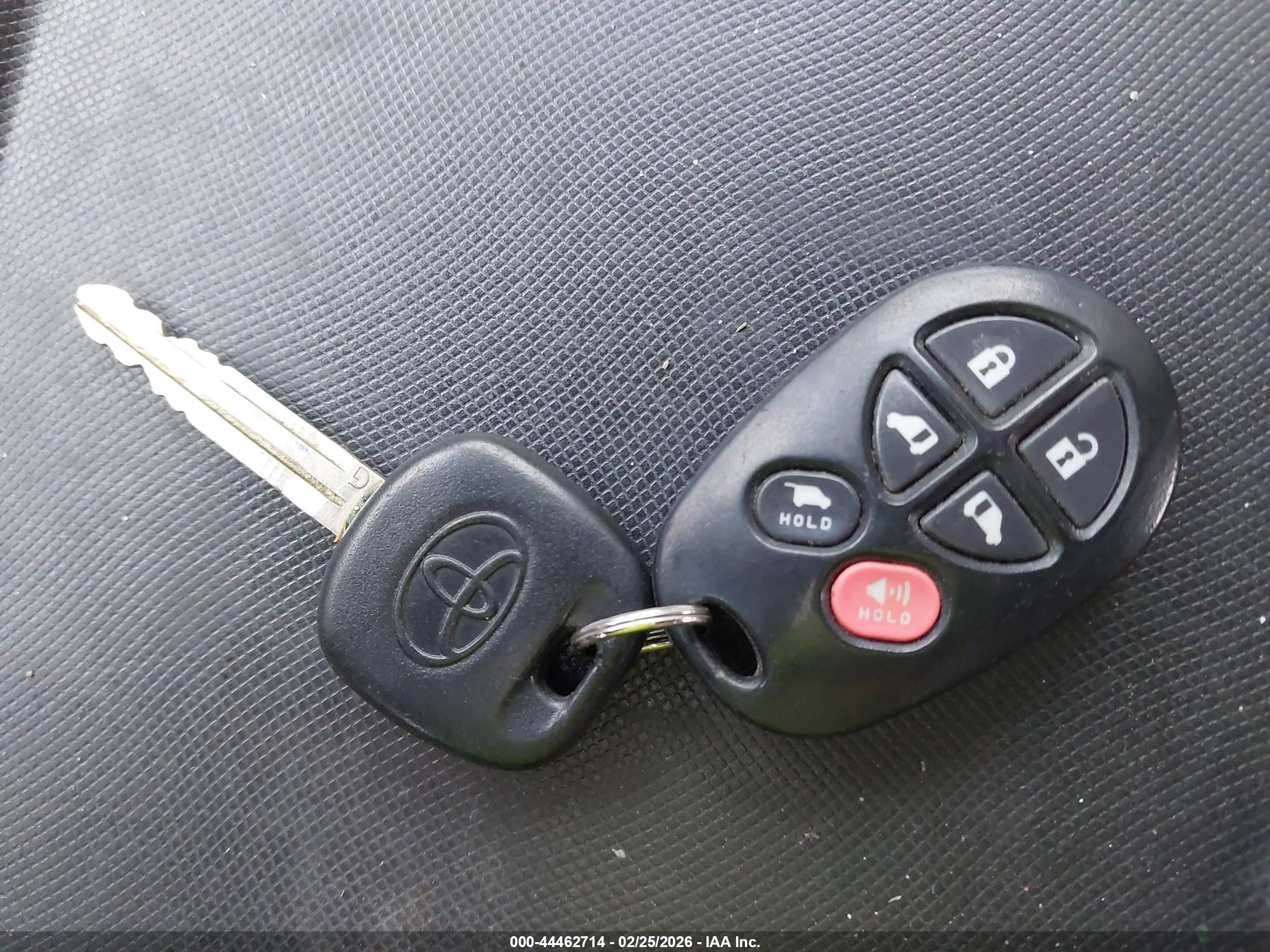 TOYOTA SIENNA image 11