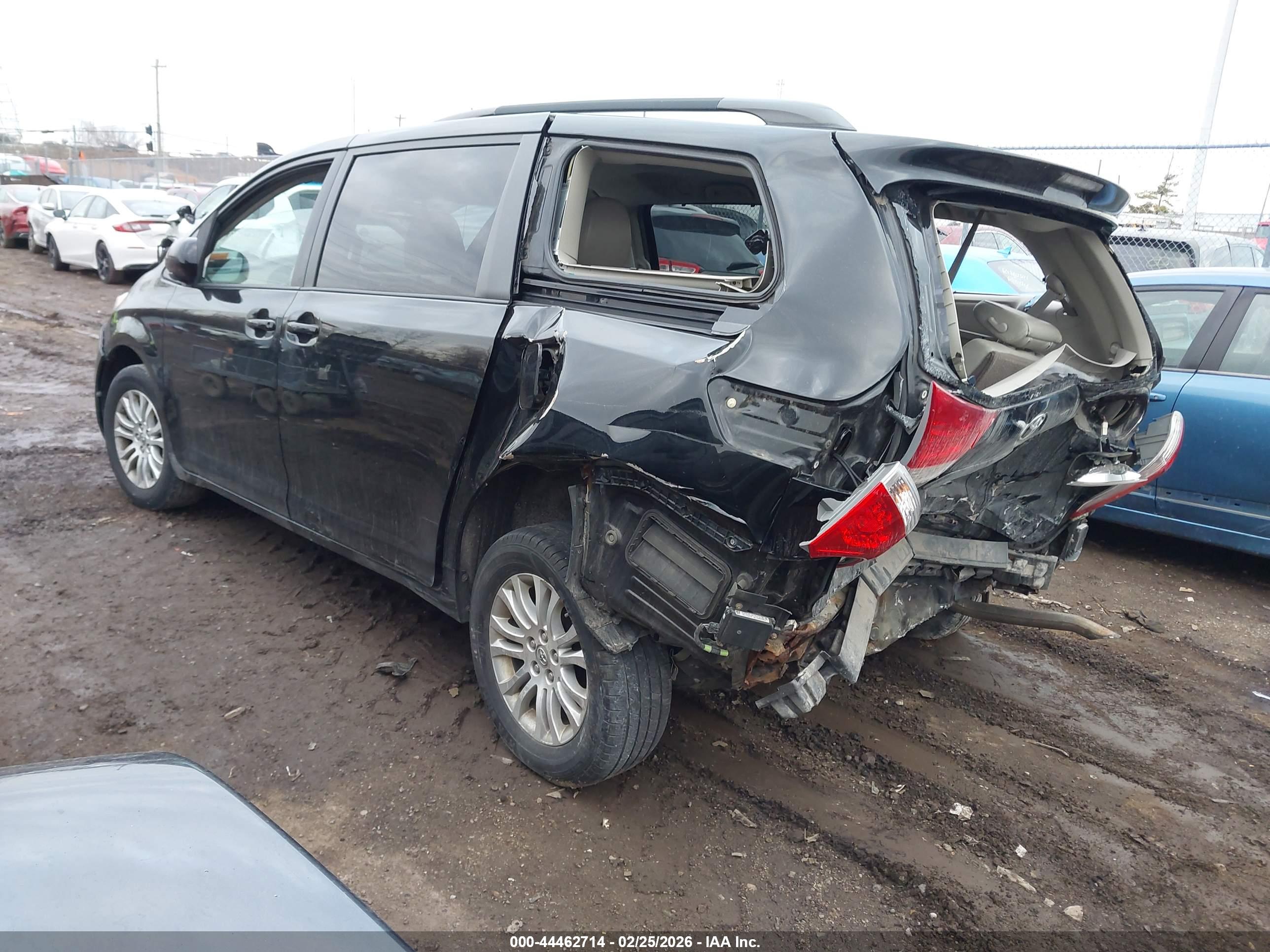 TOYOTA SIENNA image 3