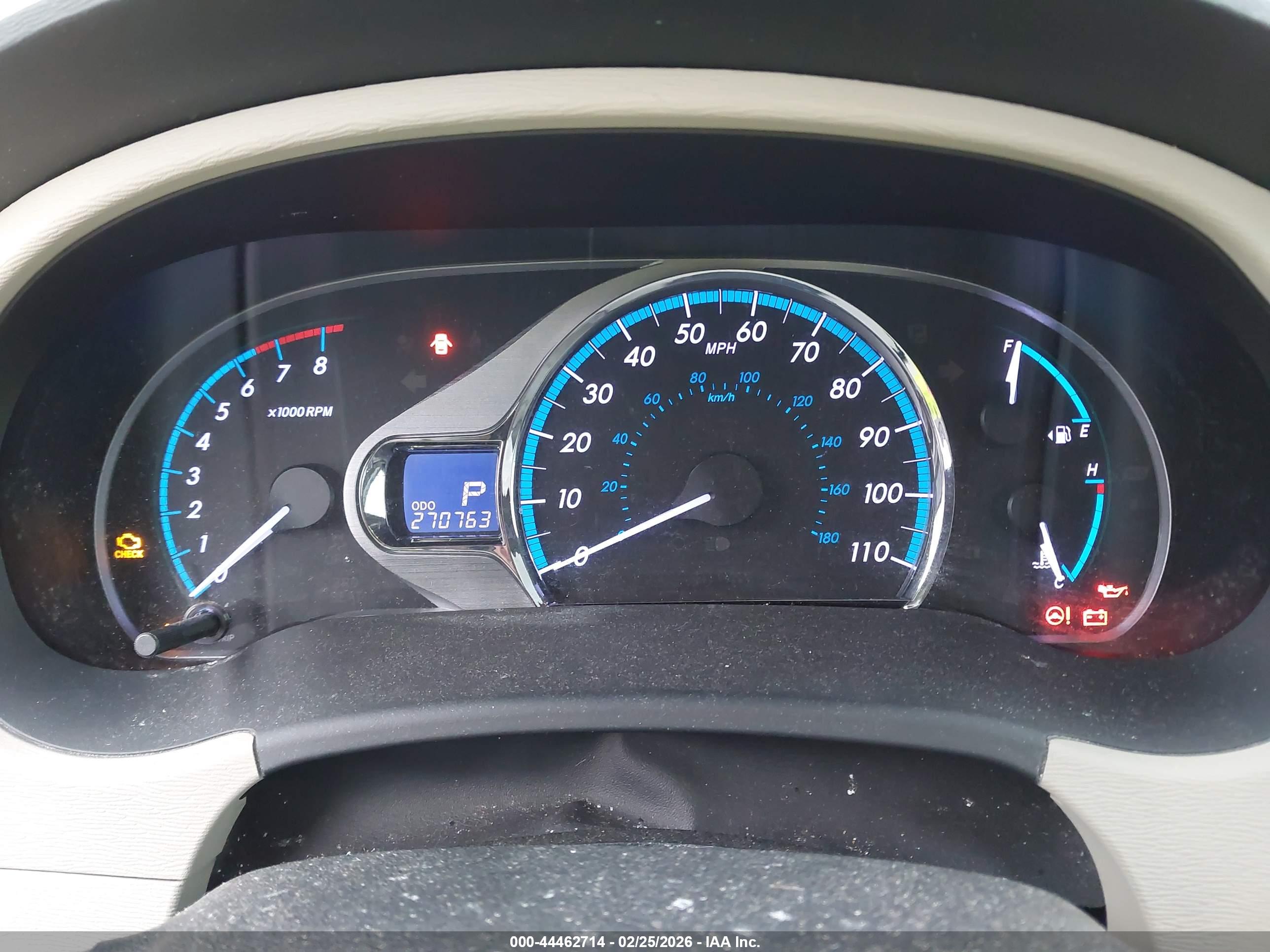 TOYOTA SIENNA image 7