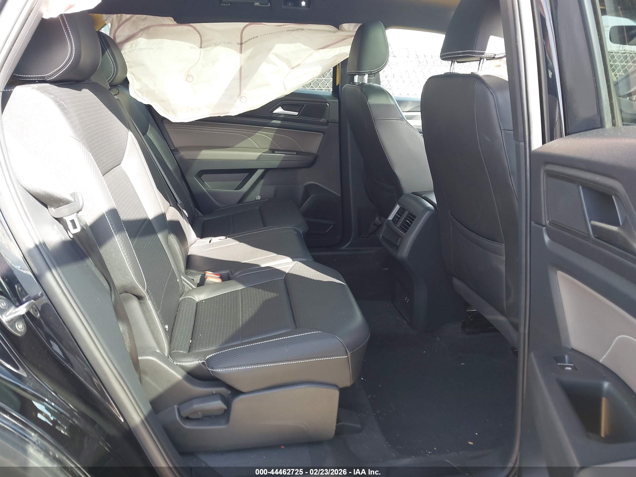 VOLKSWAGEN ATLAS image 8