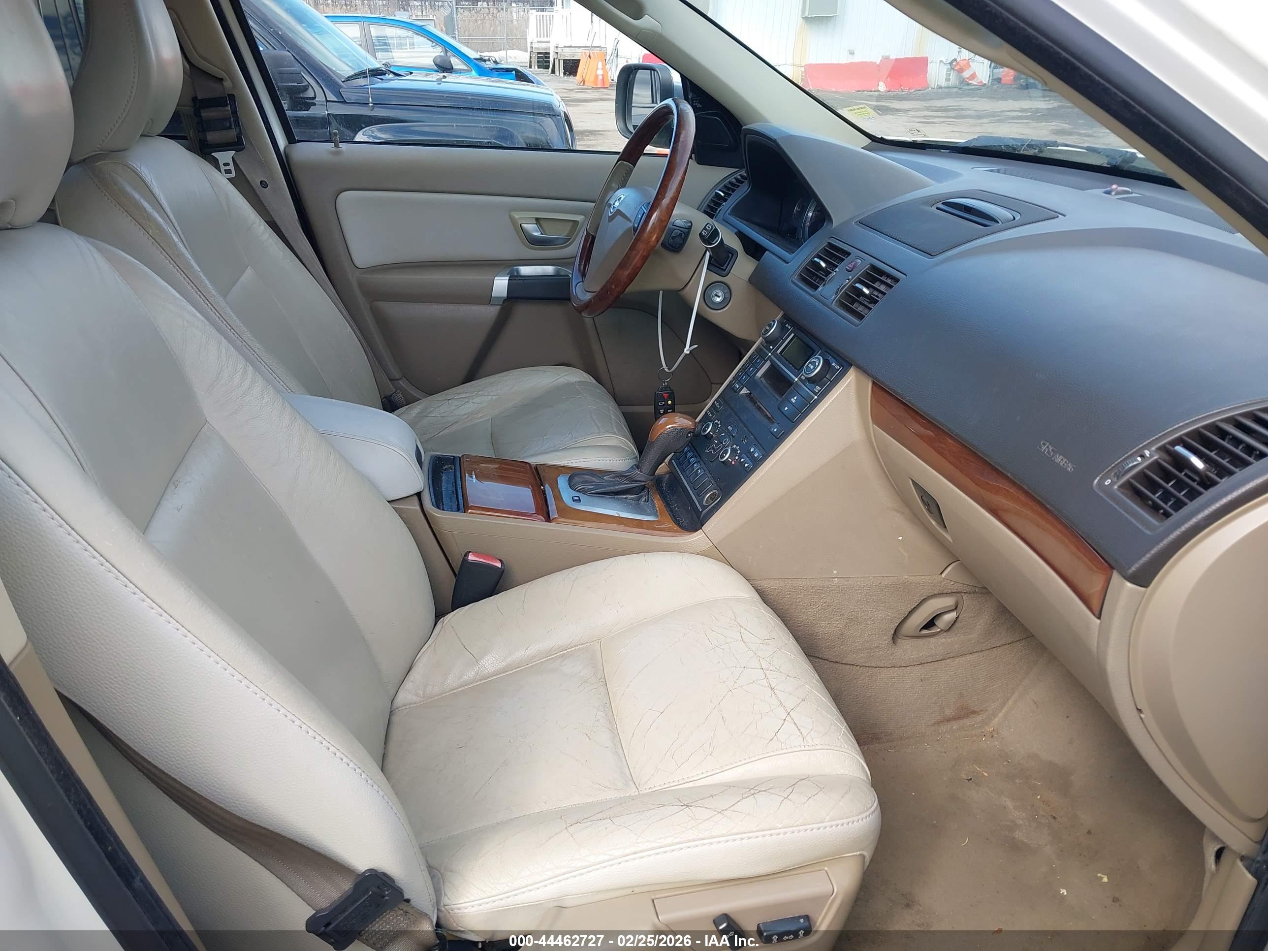 VOLVO XC90 image 5