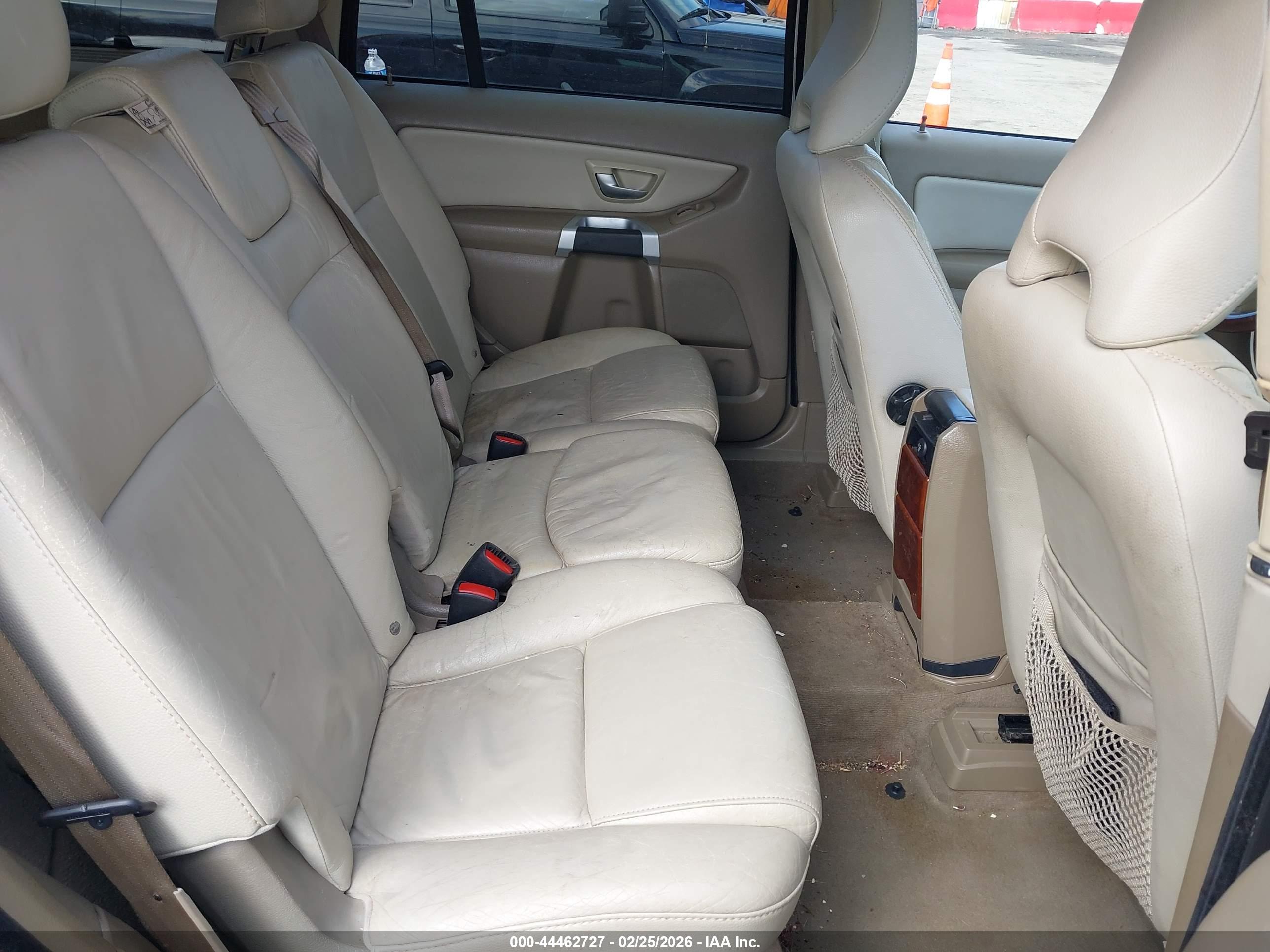 VOLVO XC90 image 8