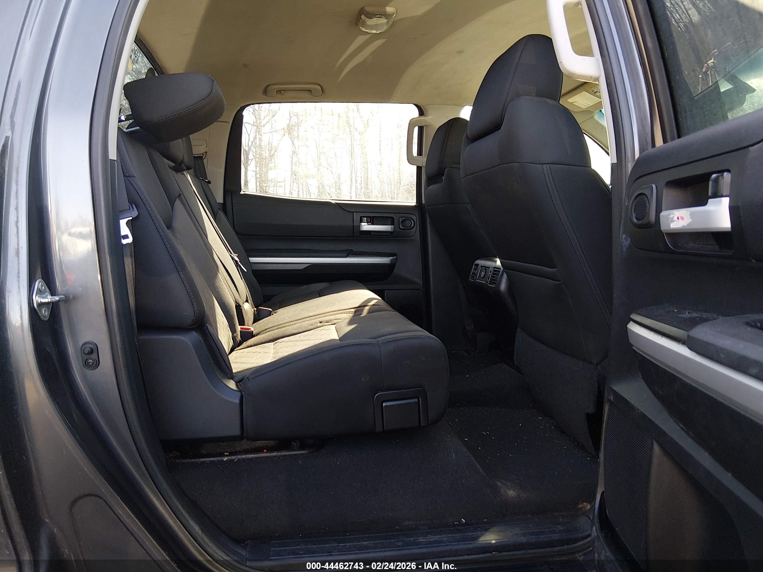 TOYOTA TUNDRA image 8