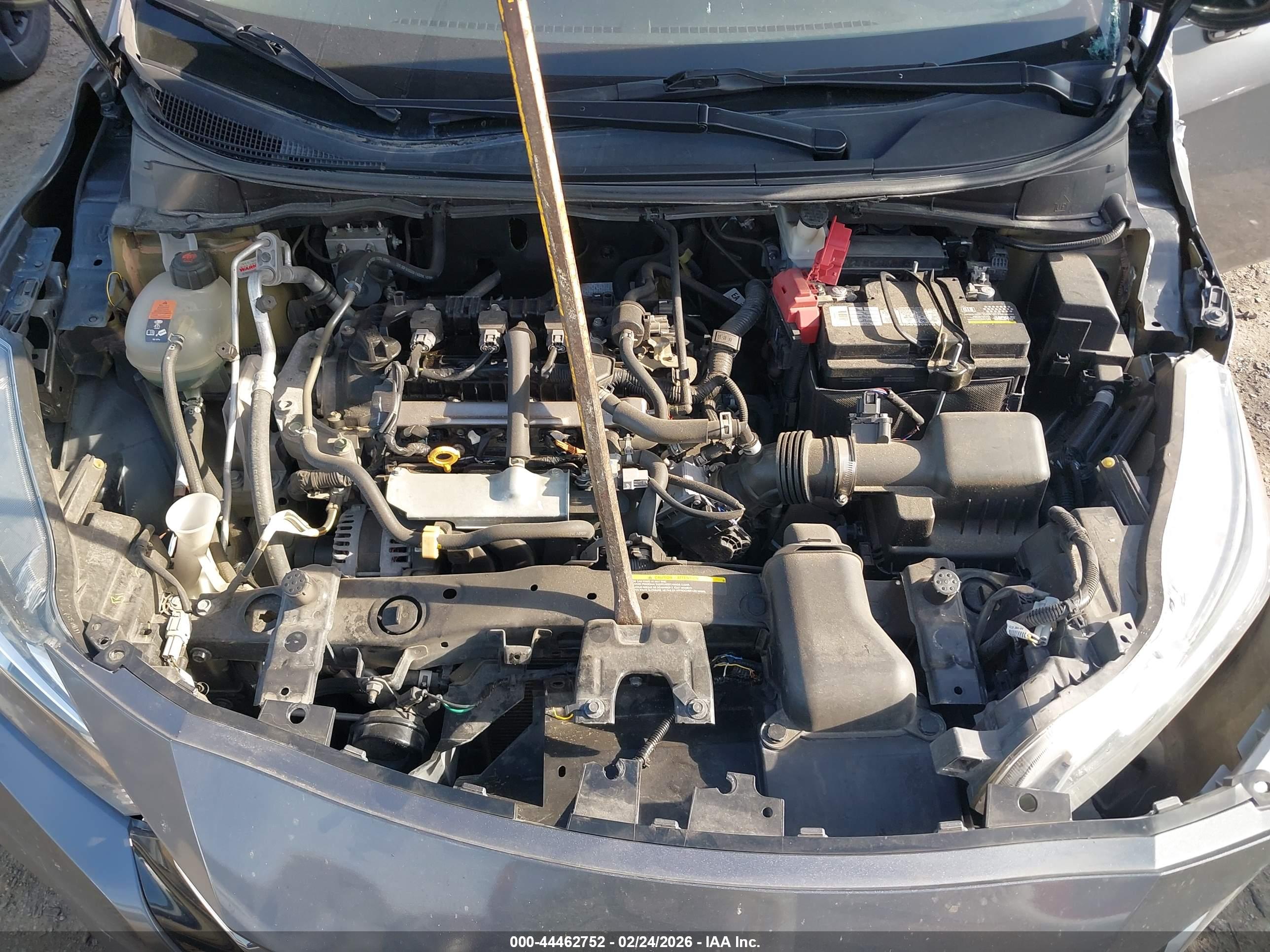 NISSAN VERSA image 10