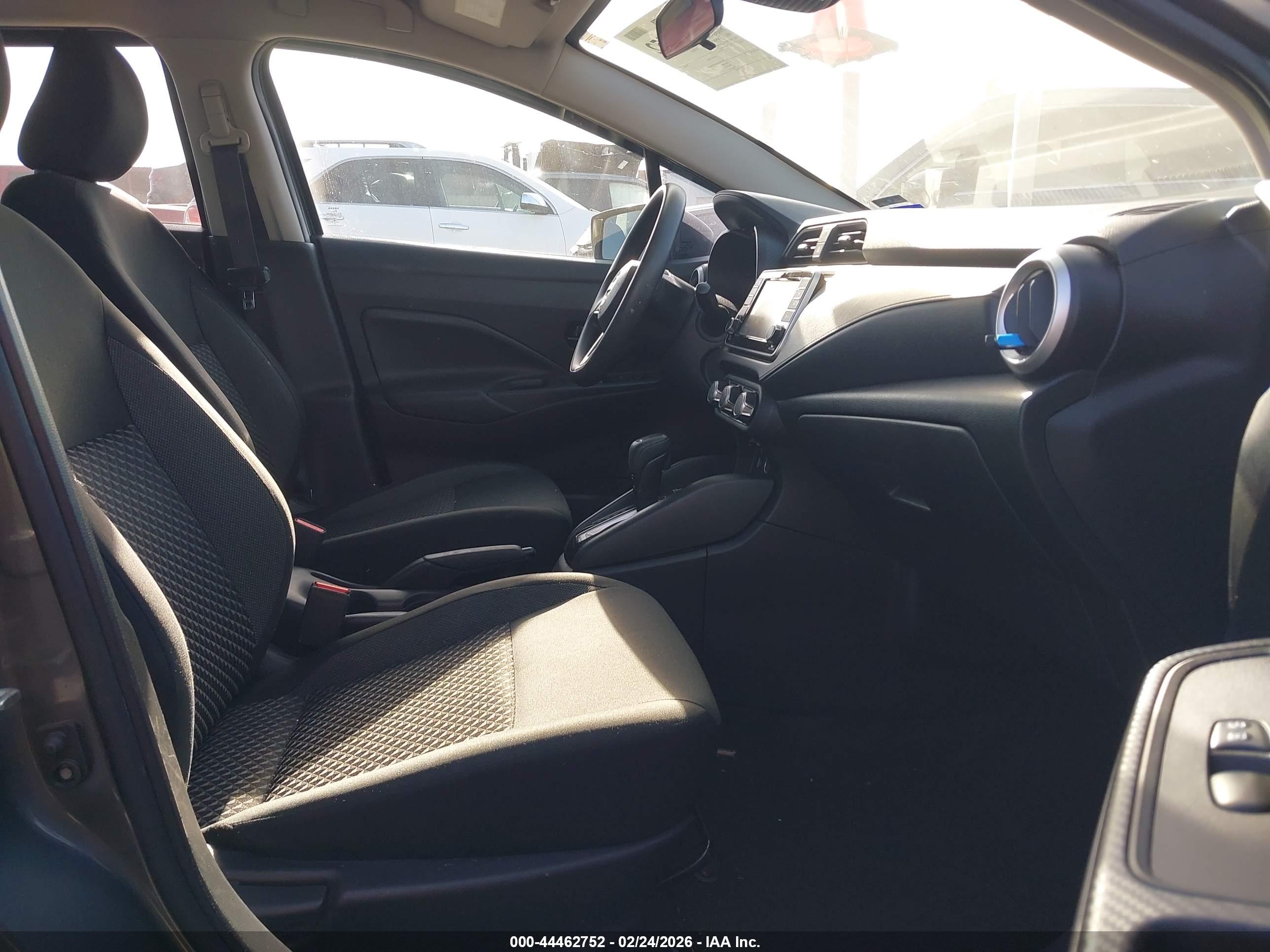 NISSAN VERSA image 5