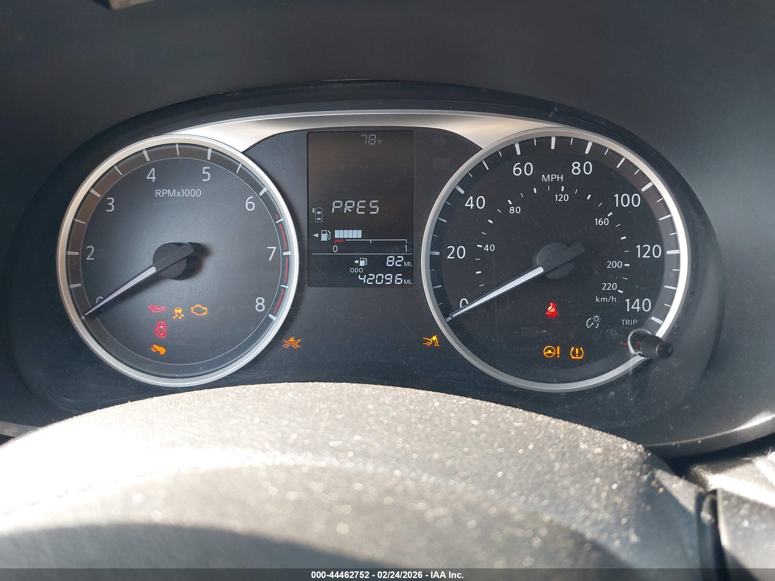 NISSAN VERSA image 7