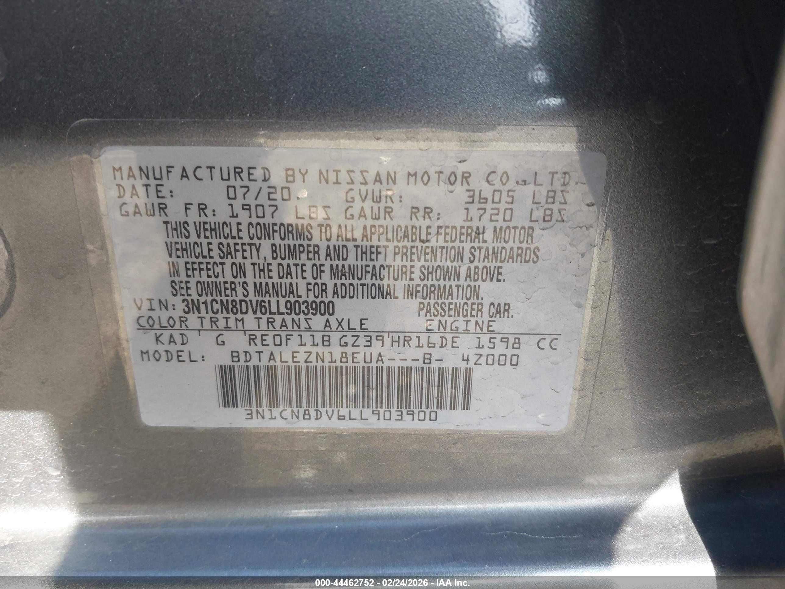 NISSAN VERSA image 9
