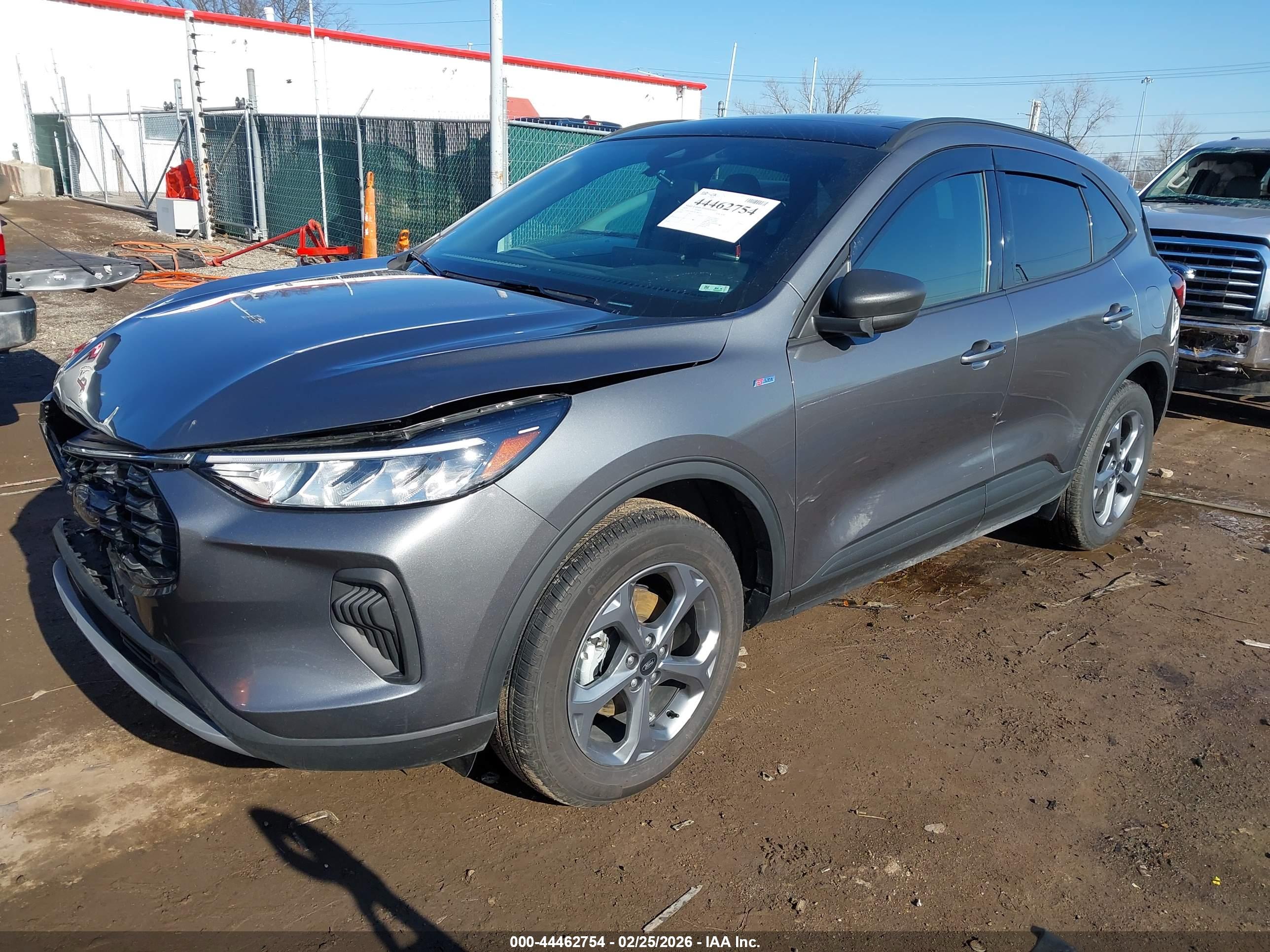 FORD ESCAPE image 2