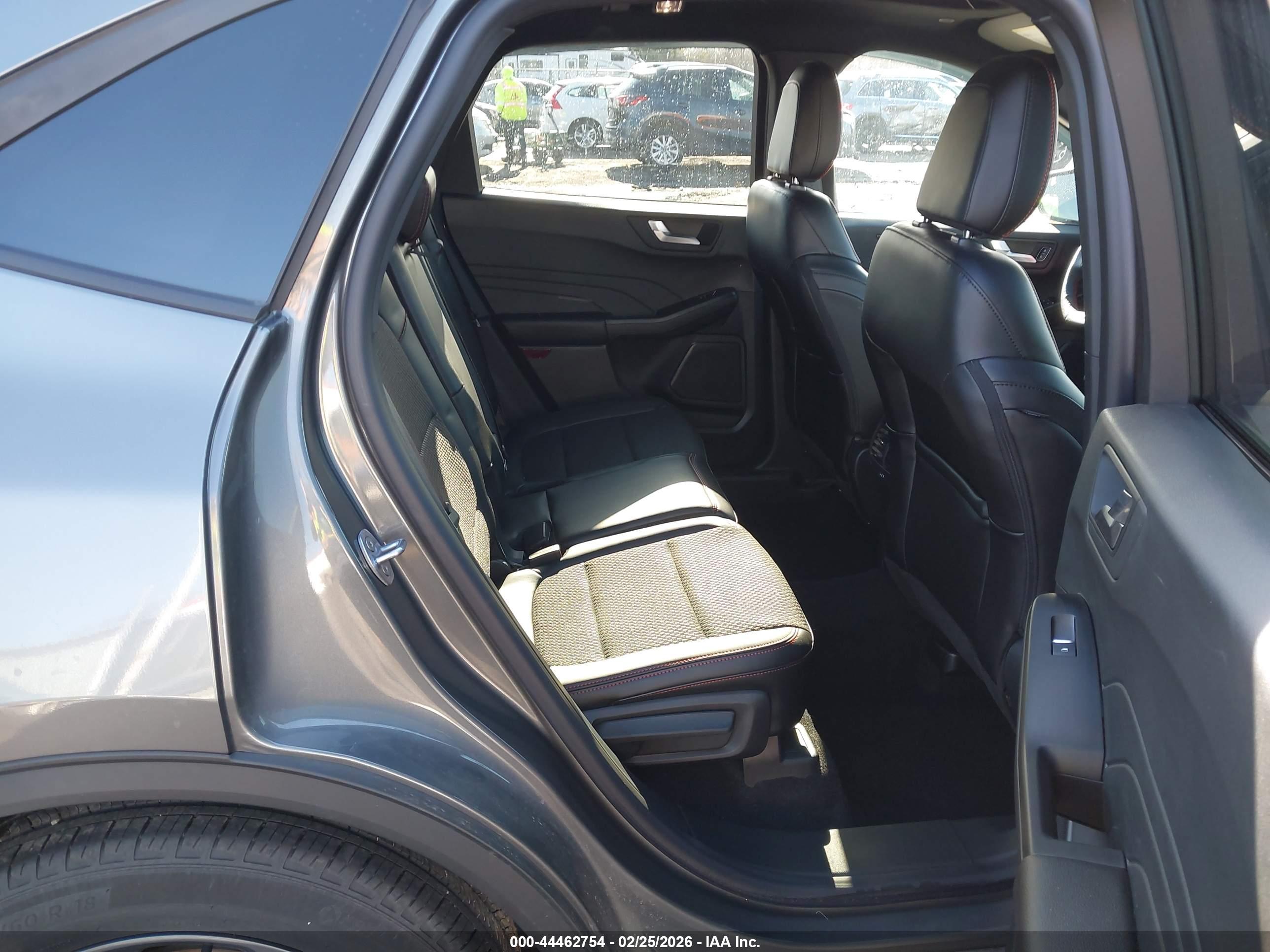 FORD ESCAPE image 8