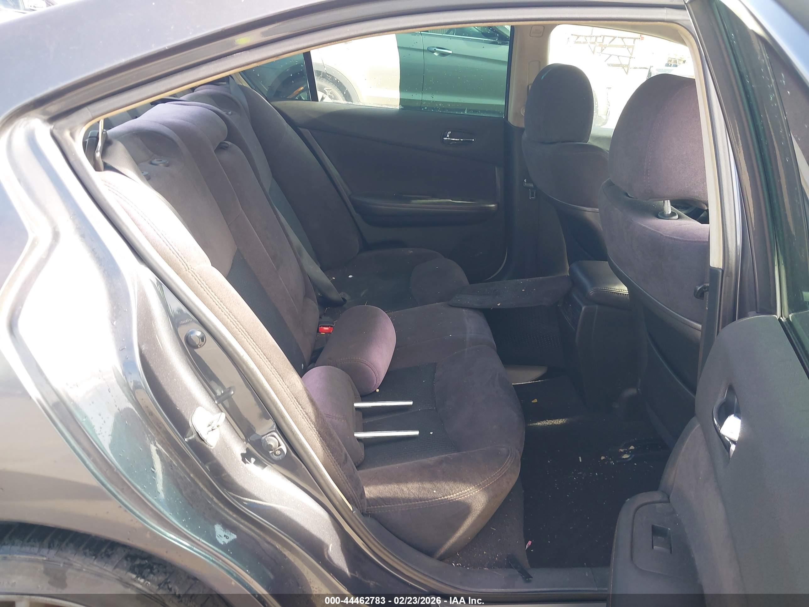 NISSAN MAXIMA image 8