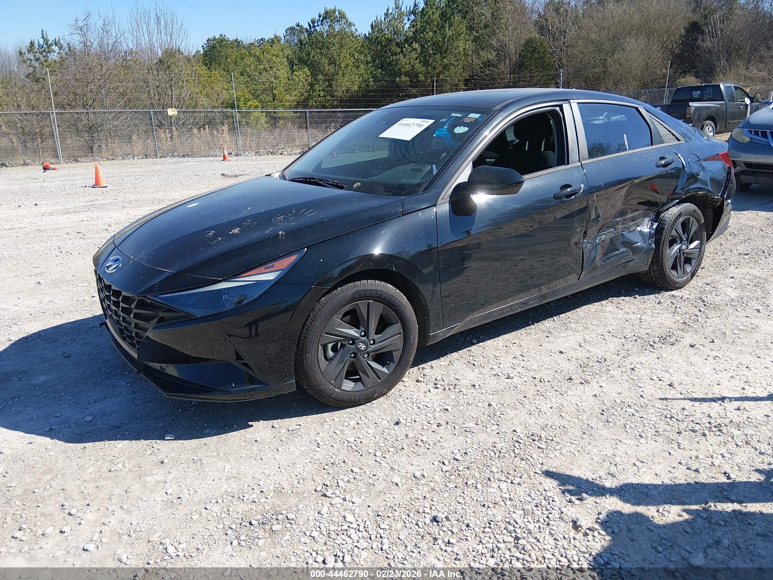 HYUNDAI ELANTRA image 2