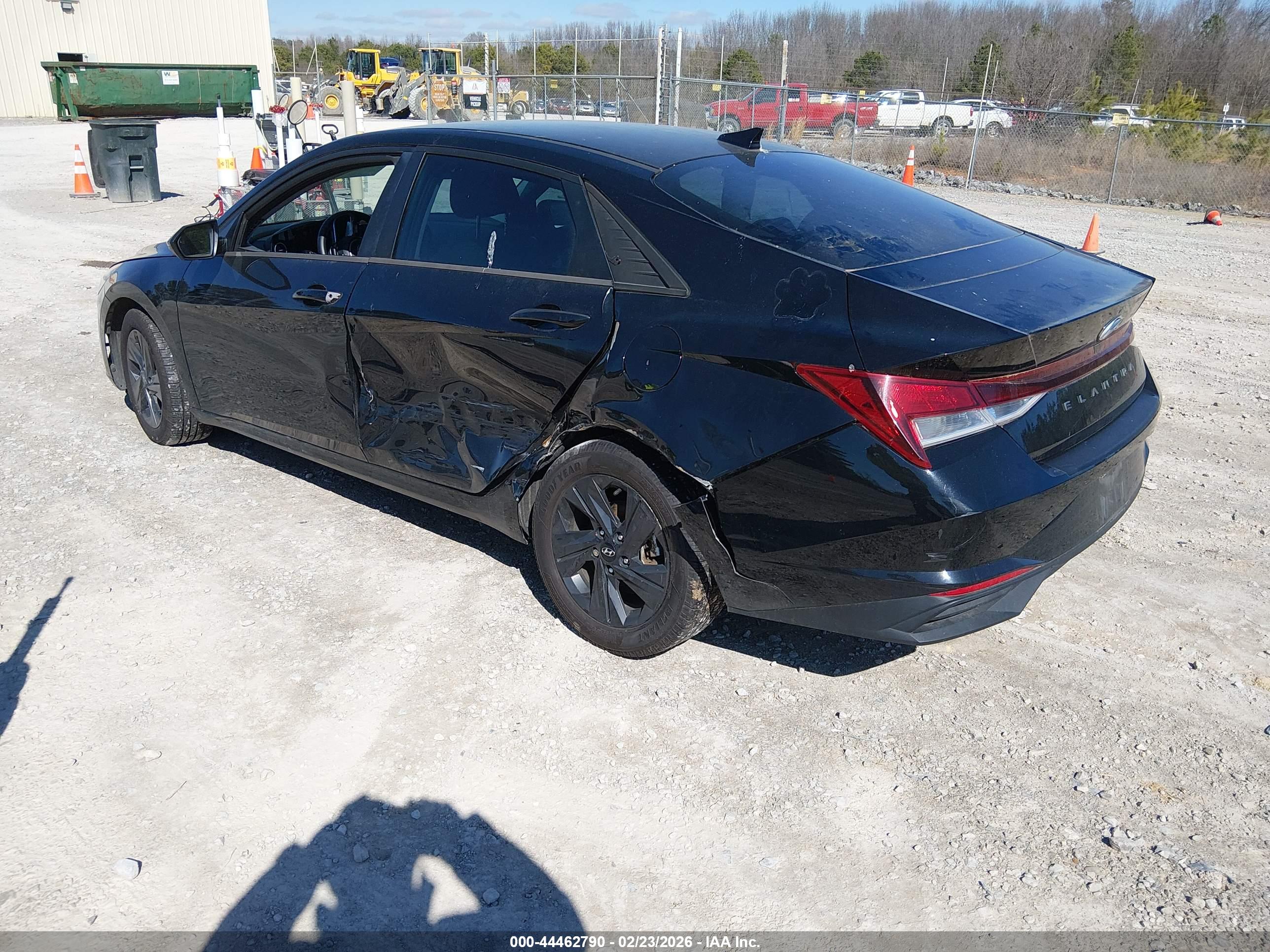 HYUNDAI ELANTRA image 3